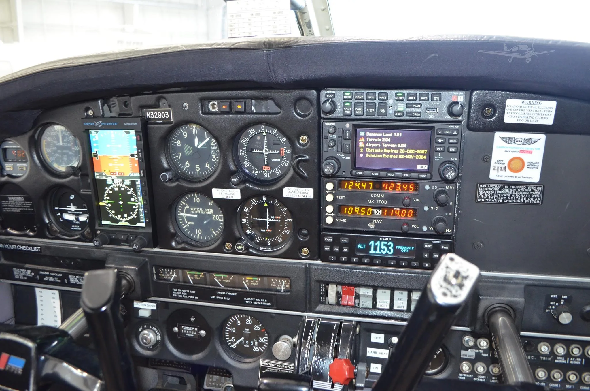 Cockpit and instrument panel of a 1974 PIPER WARRIOR.