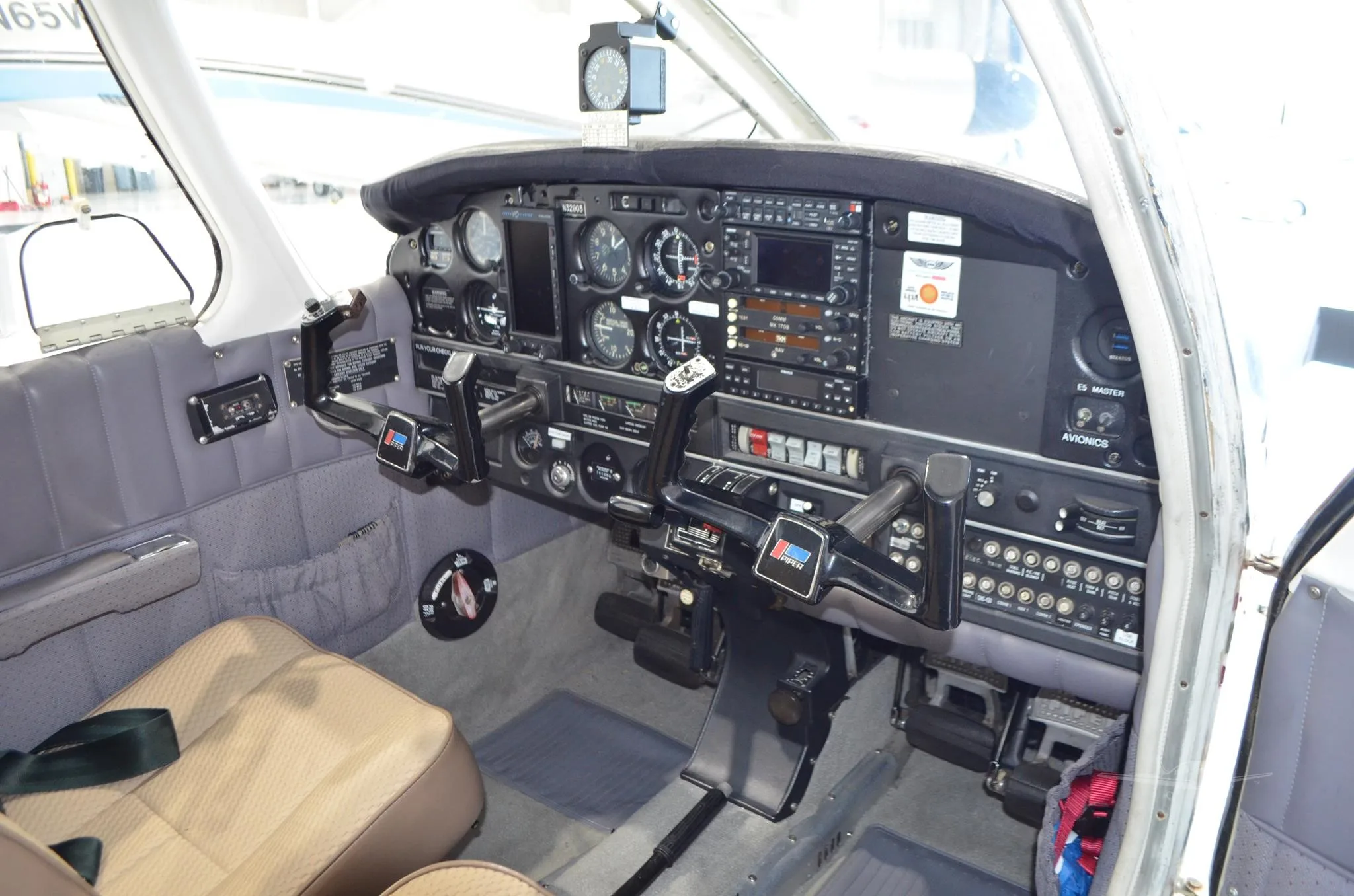 Cockpit and instrument panel of a 1974 PIPER WARRIOR.