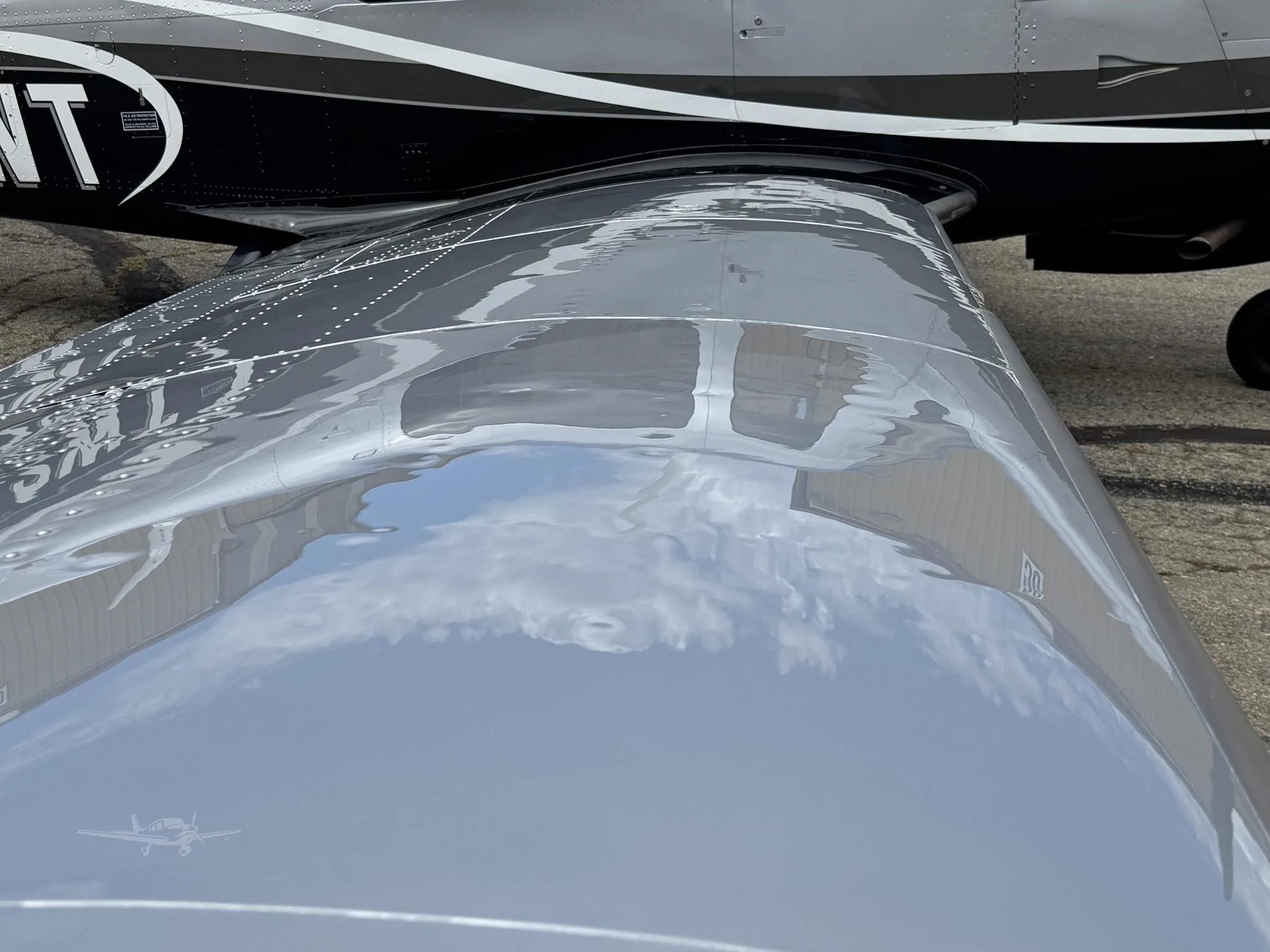 Engine detail of a 2008 MOONEY ACCLAIM TYPE S.