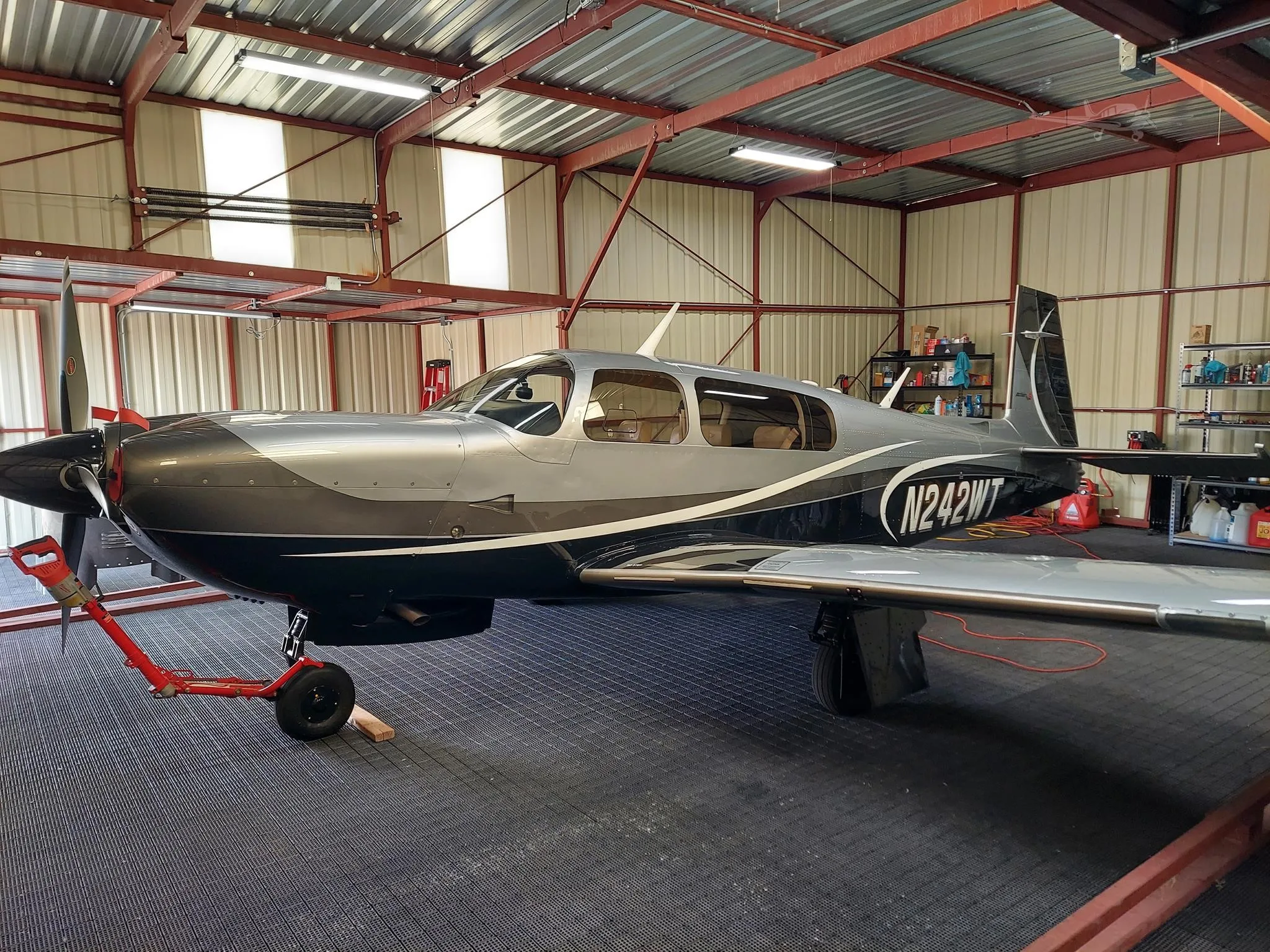 Exterior view of a 2008 MOONEY ACCLAIM TYPE S, N242WT.