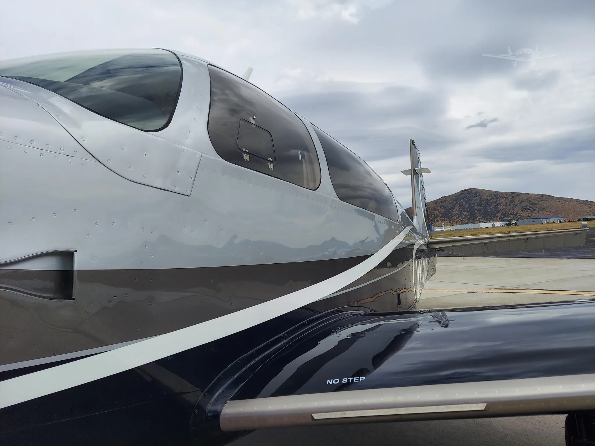 Exterior view of a 2008 MOONEY ACCLAIM TYPE S, N242WT.