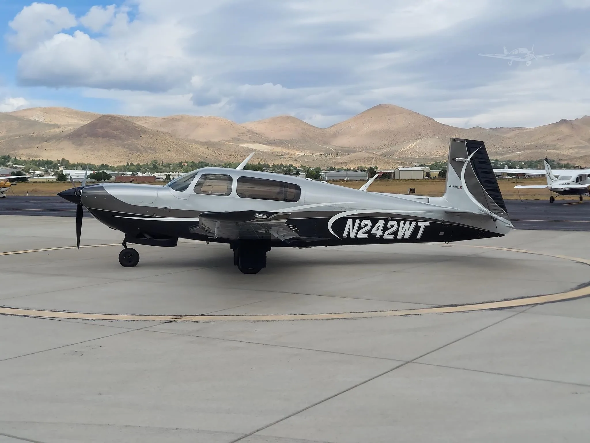 Exterior view of a 2008 MOONEY ACCLAIM TYPE S, N242WT.