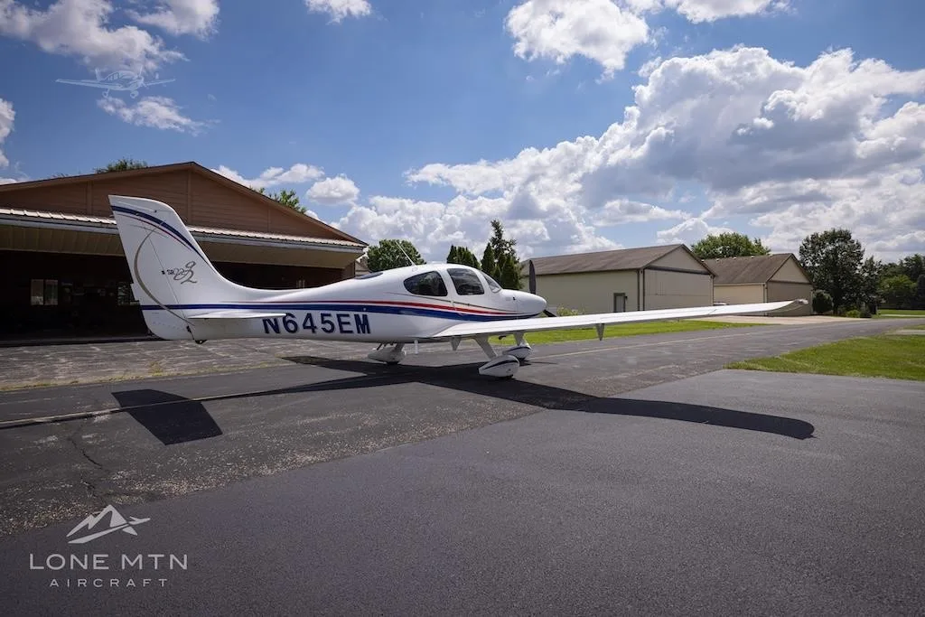 Exterior view of a 2005 CIRRUS SR22-G2, N645EM.