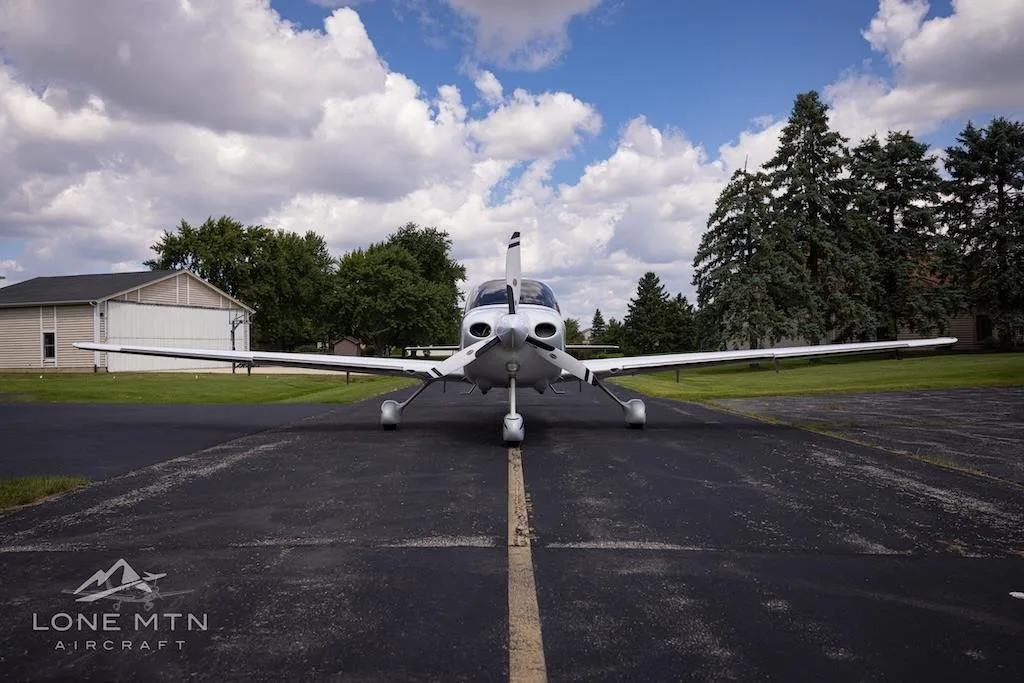 Exterior view of a 2005 CIRRUS SR22-G2, N645EM.