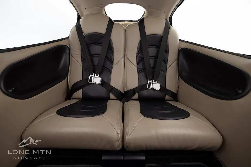 Cabin interior of a 2005 CIRRUS SR22-G2.