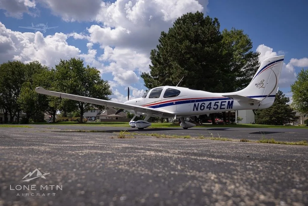 Exterior view of a 2005 CIRRUS SR22-G2, N645EM.