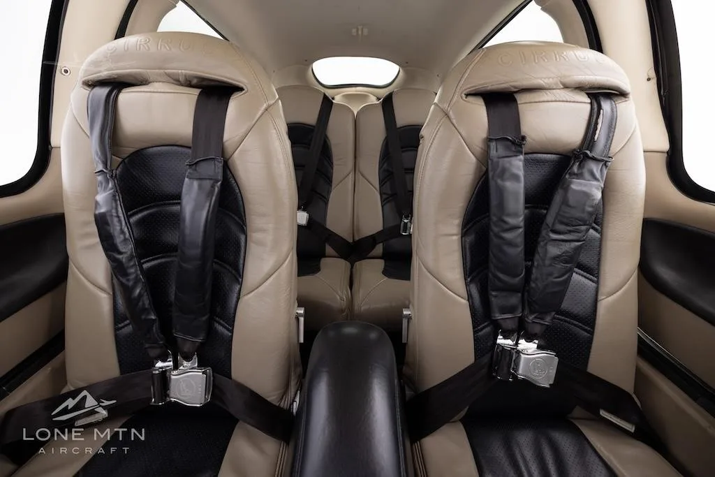 Cabin interior of a 2005 CIRRUS SR22-G2.