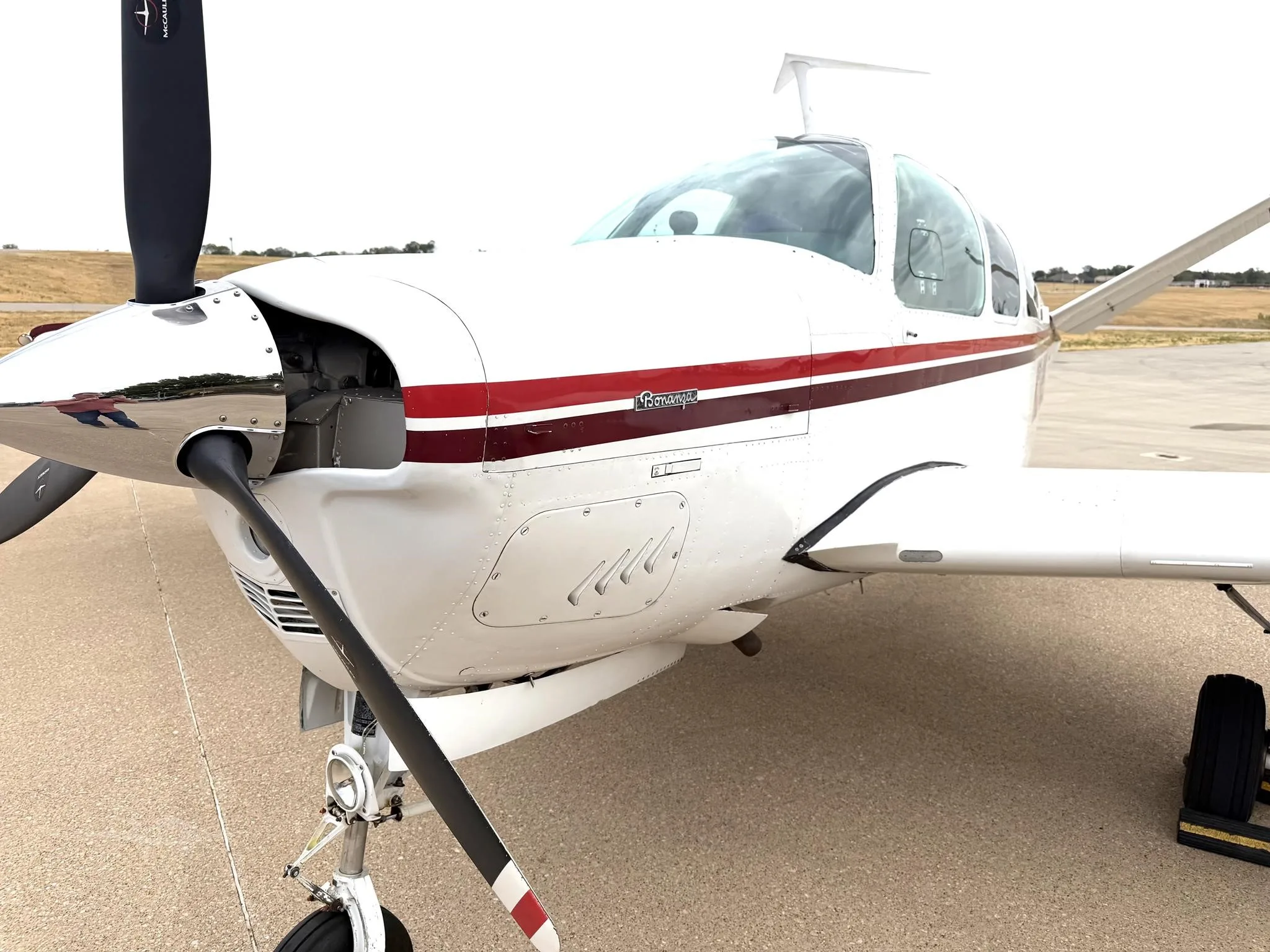 Exterior view of a 1978 BEECHCRAFT V35B BONANZA, N21495.