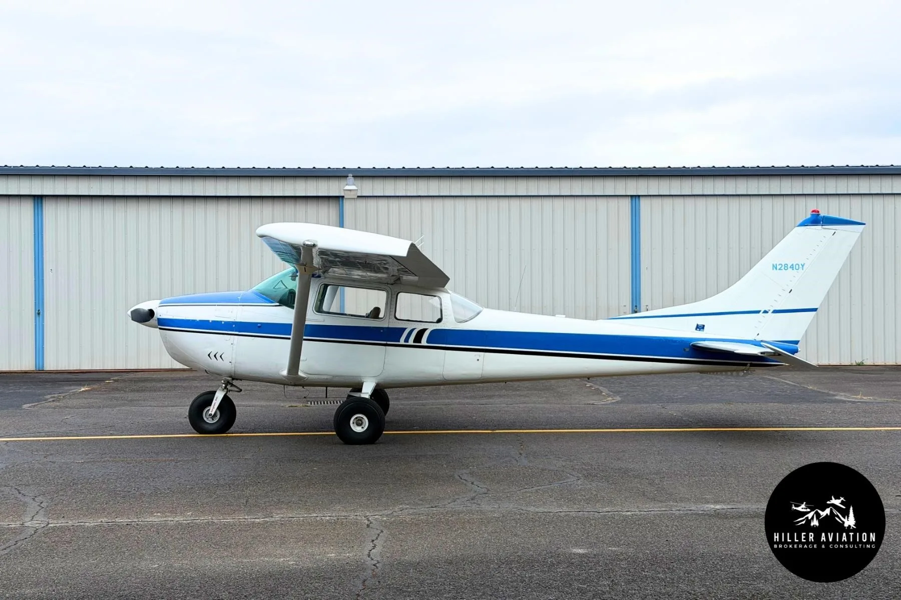 Exterior view of a 1962 CESSNA 182 SKYLANE, N2840Y.