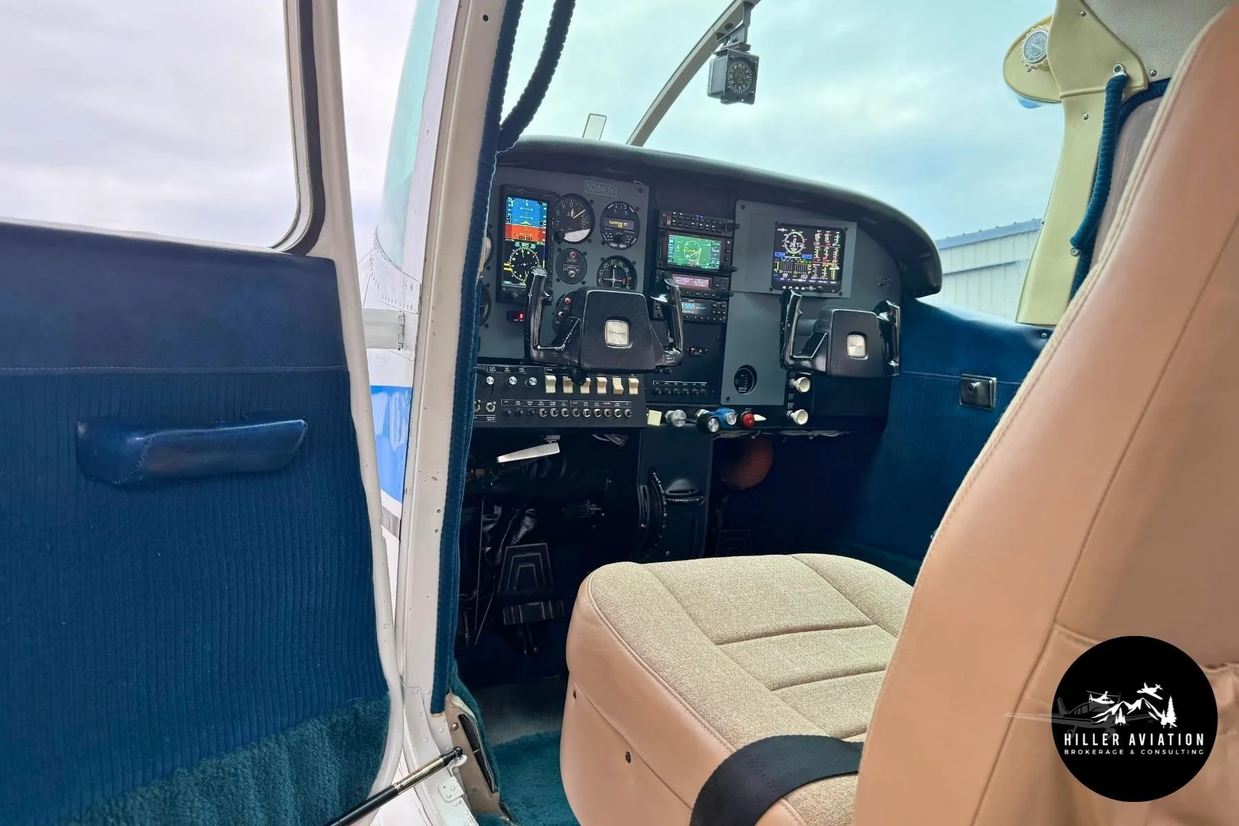 Cockpit and instrument panel of a 1962 CESSNA 182 SKYLANE.