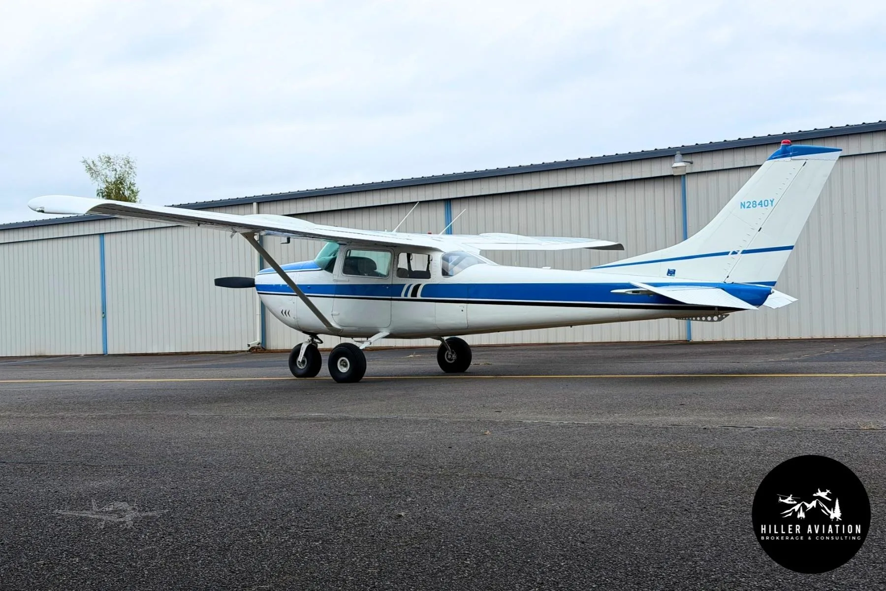 Exterior view of a 1962 CESSNA 182 SKYLANE, N2840Y.