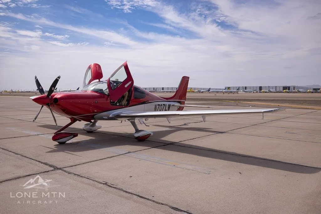 Exterior view of a 2024 CIRRUS SR22-G7 TURBO, N707LW.