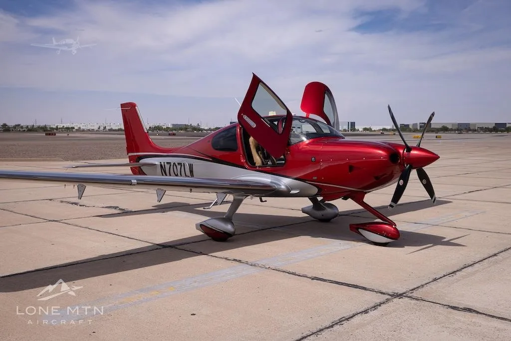 Exterior view of a 2024 CIRRUS SR22-G7 TURBO, N707LW.