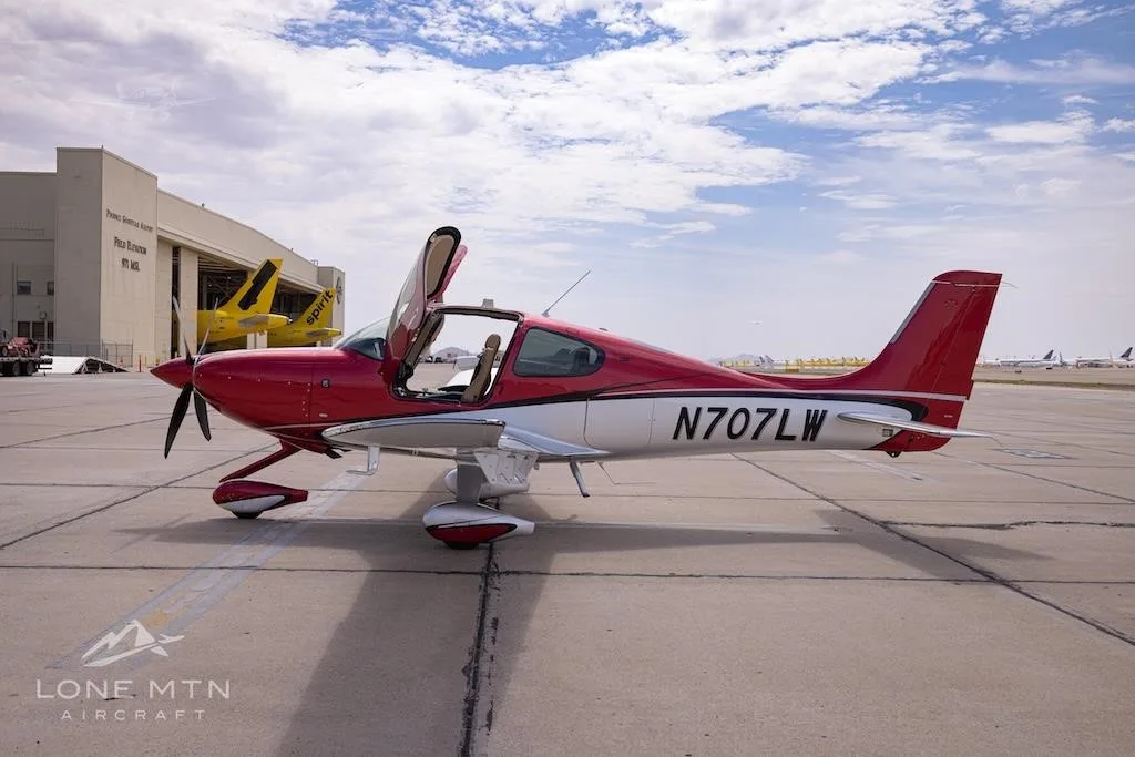 Exterior view of a 2024 CIRRUS SR22-G7 TURBO, N707LW.