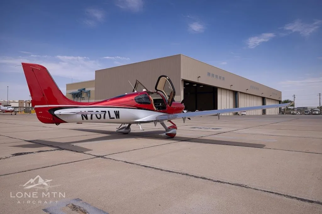 Exterior view of a 2024 CIRRUS SR22-G7 TURBO, N707LW.