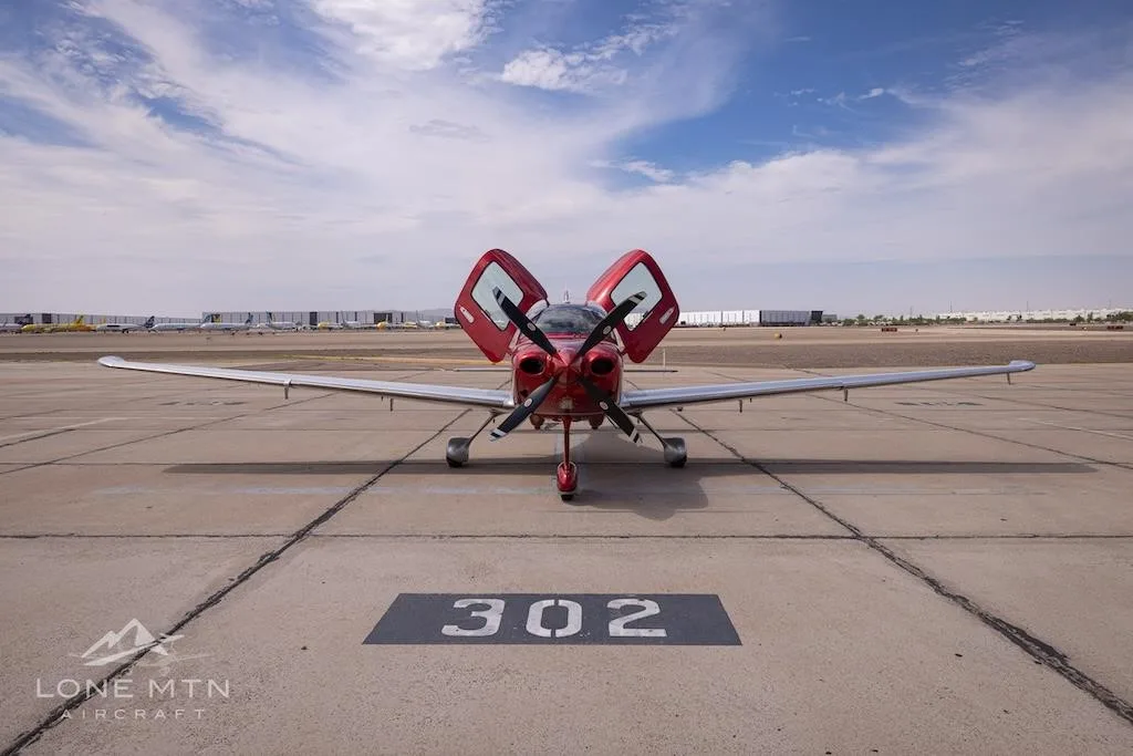 Exterior view of a 2024 CIRRUS SR22-G7 TURBO, N707LW.