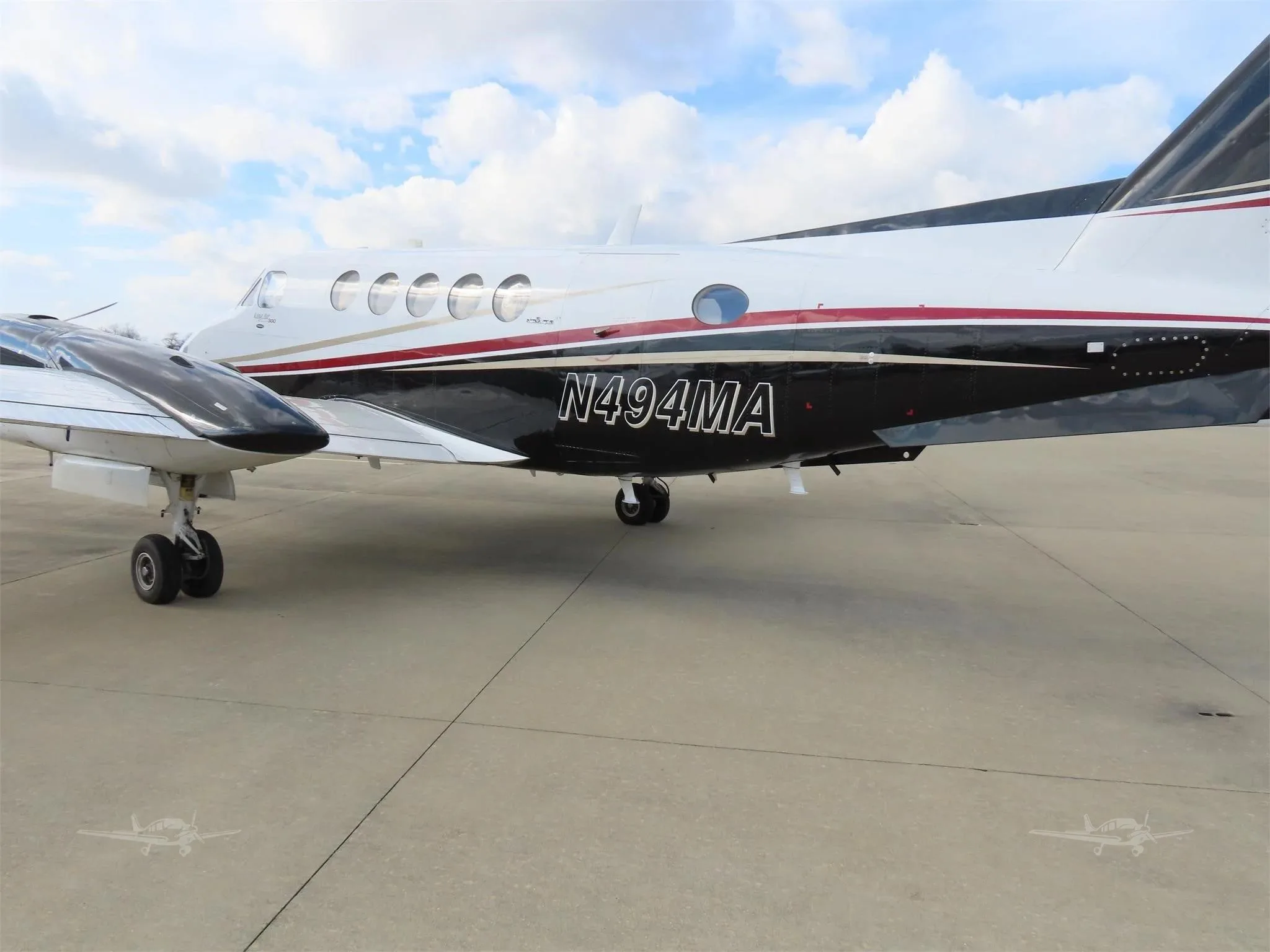 Exterior view of a 1986 BEECHCRAFT KING AIR 300, N494MA.