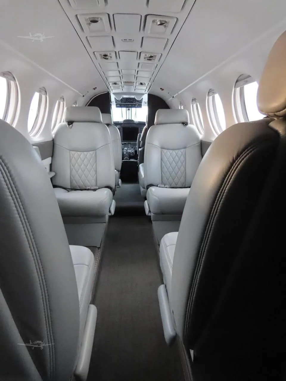 Cabin interior of a 1986 BEECHCRAFT KING AIR 300.