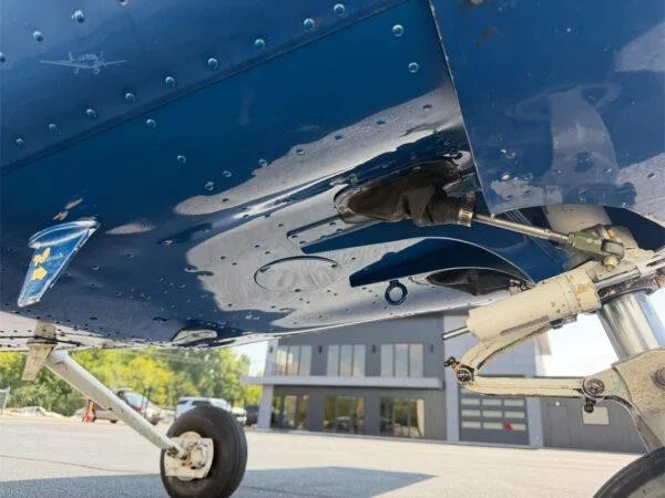 Engine detail of a 1986 CESSNA 172P SKYHAWK.