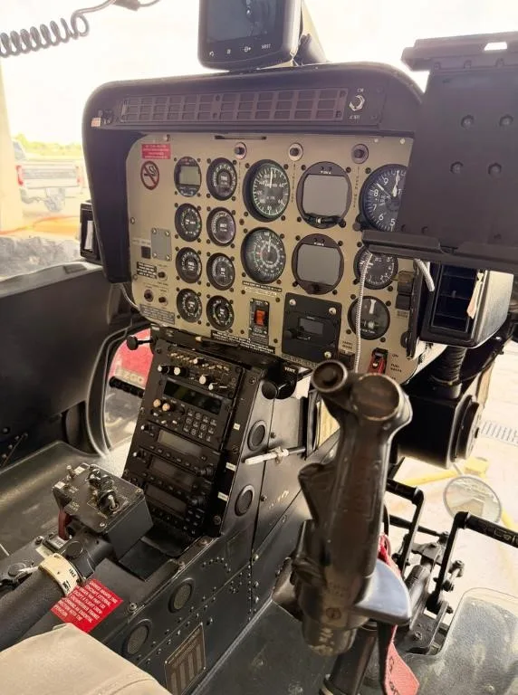 Cockpit and instrument panel of a 2000 BELL 407.