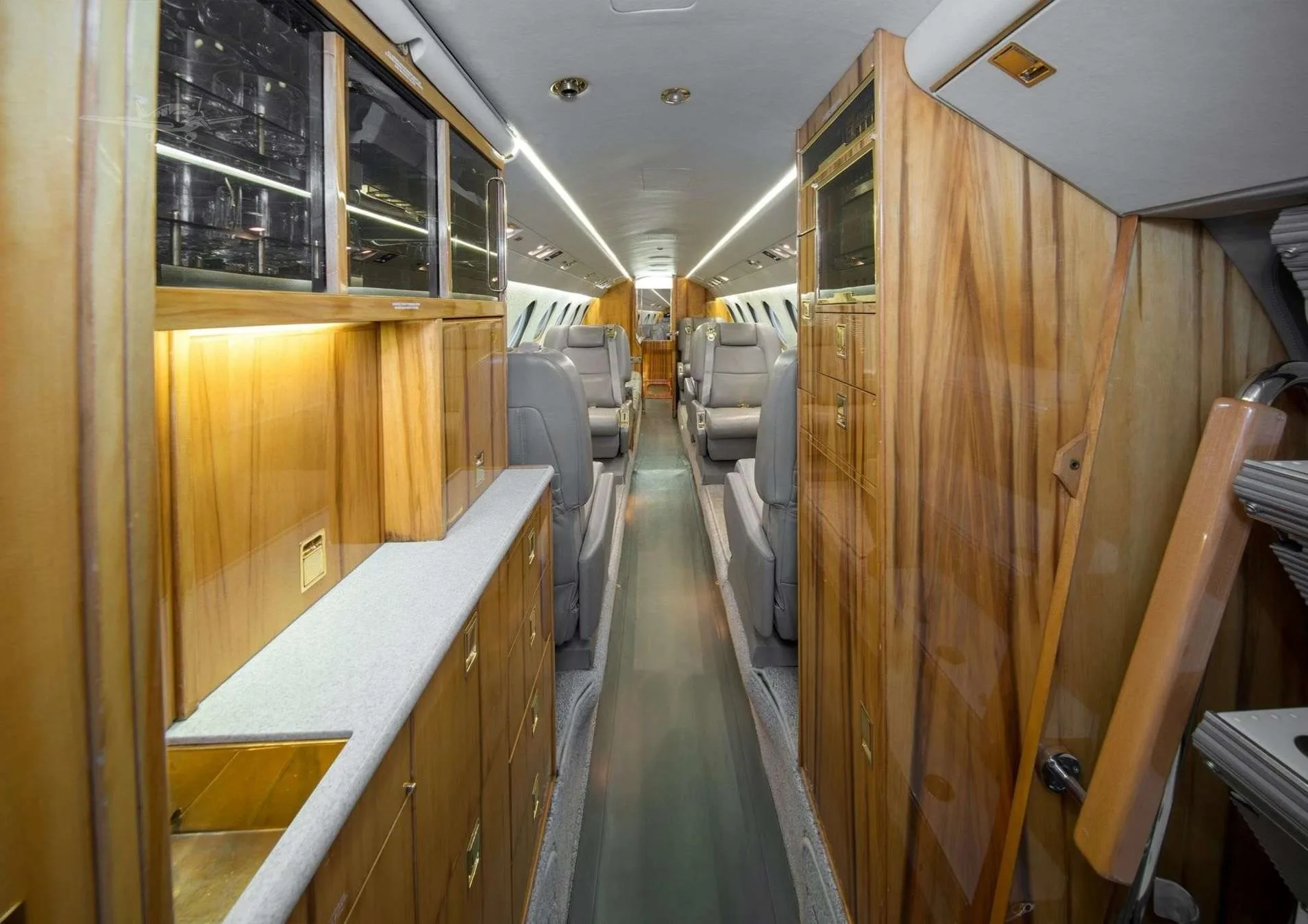 Cabin interior of a 1999 DASSAULT FALCON 50EX.