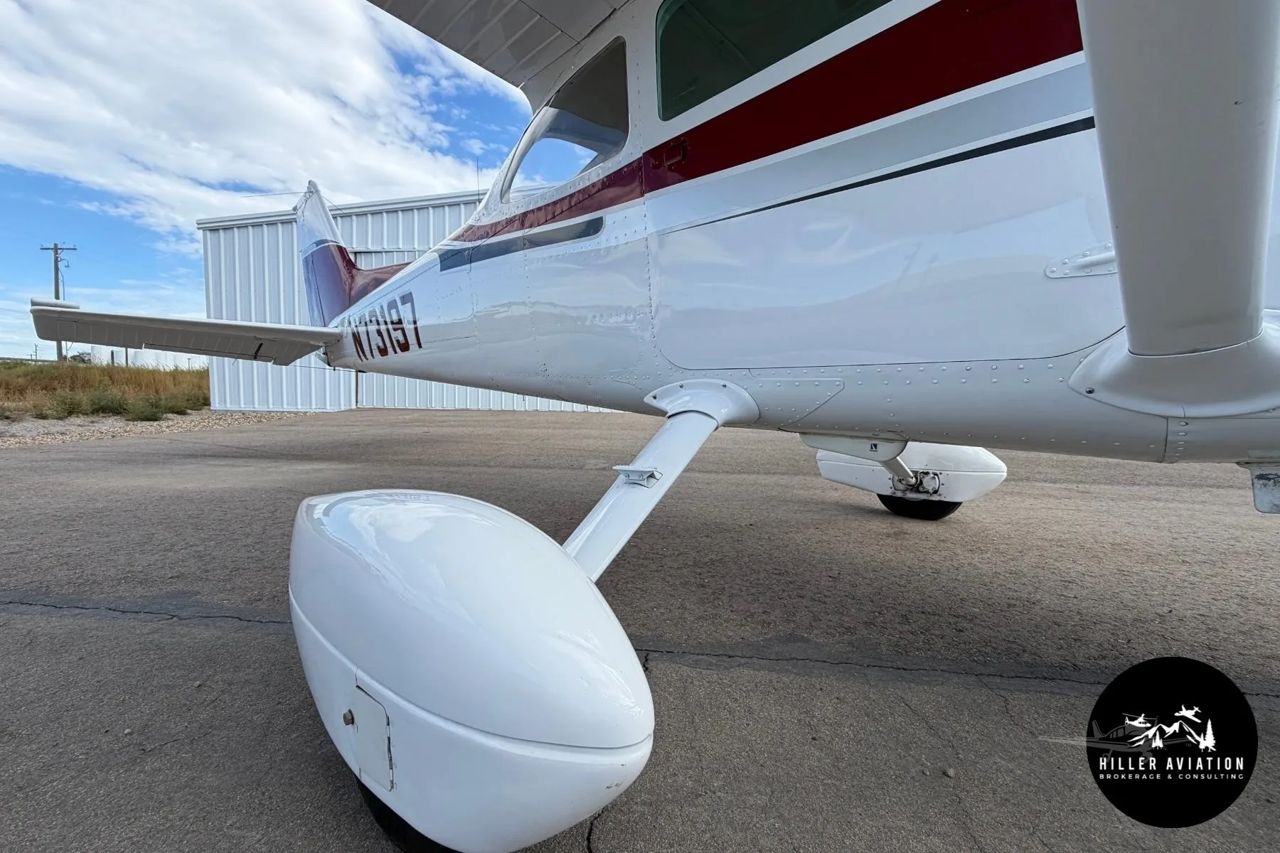 Exterior view of a 1976 CESSNA 172M SKYHAWK, N73197.