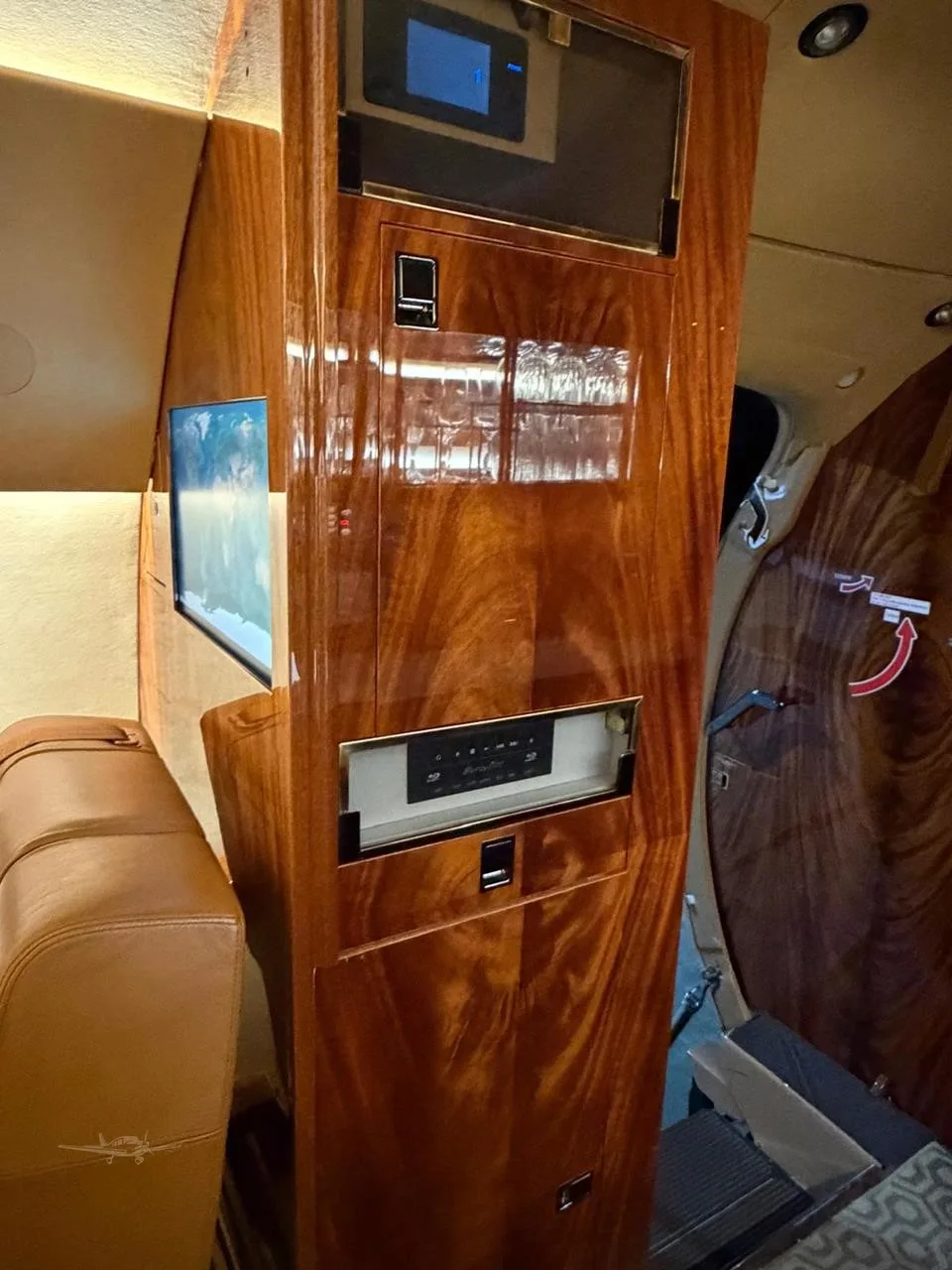 Cabin interior of a 1988 DASSAULT FALCON 900B.