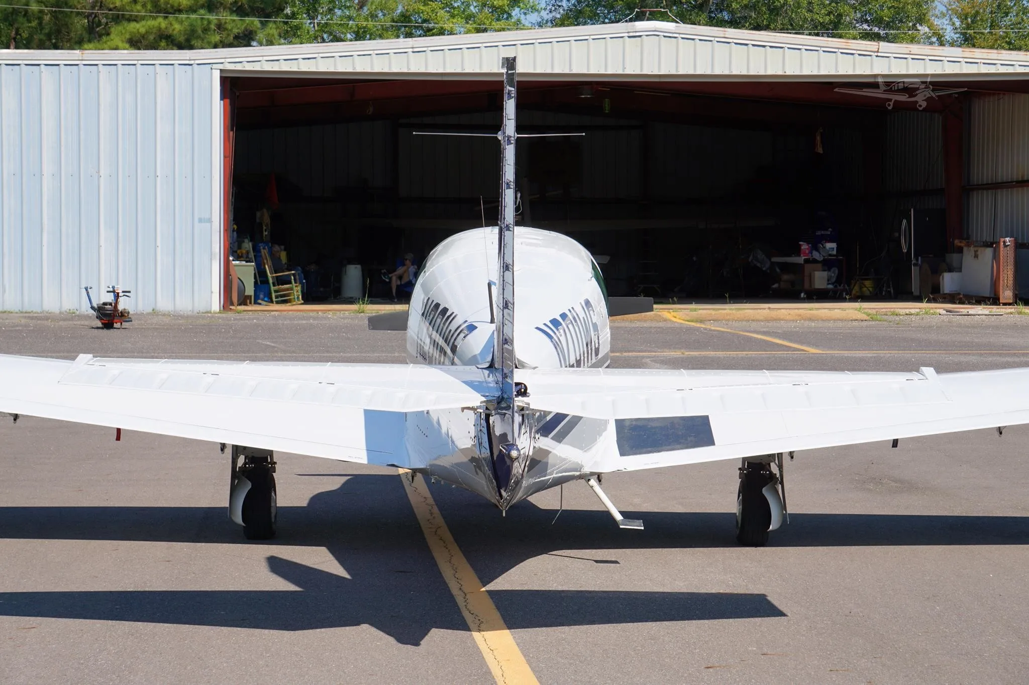 Exterior view of a 1977 MOONEY M20J 201, N201WS.