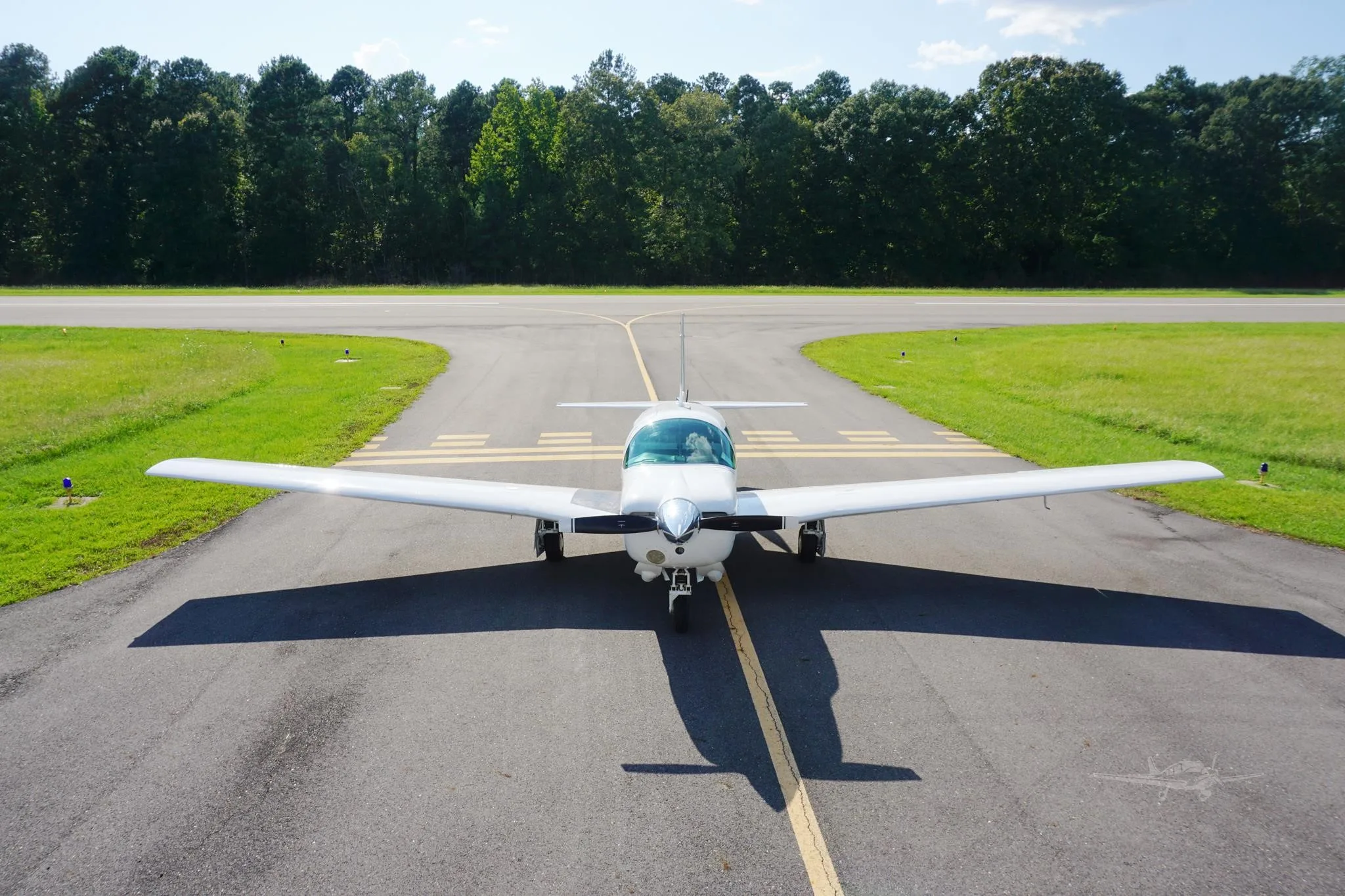 Exterior view of a 1977 MOONEY M20J 201, N201WS.