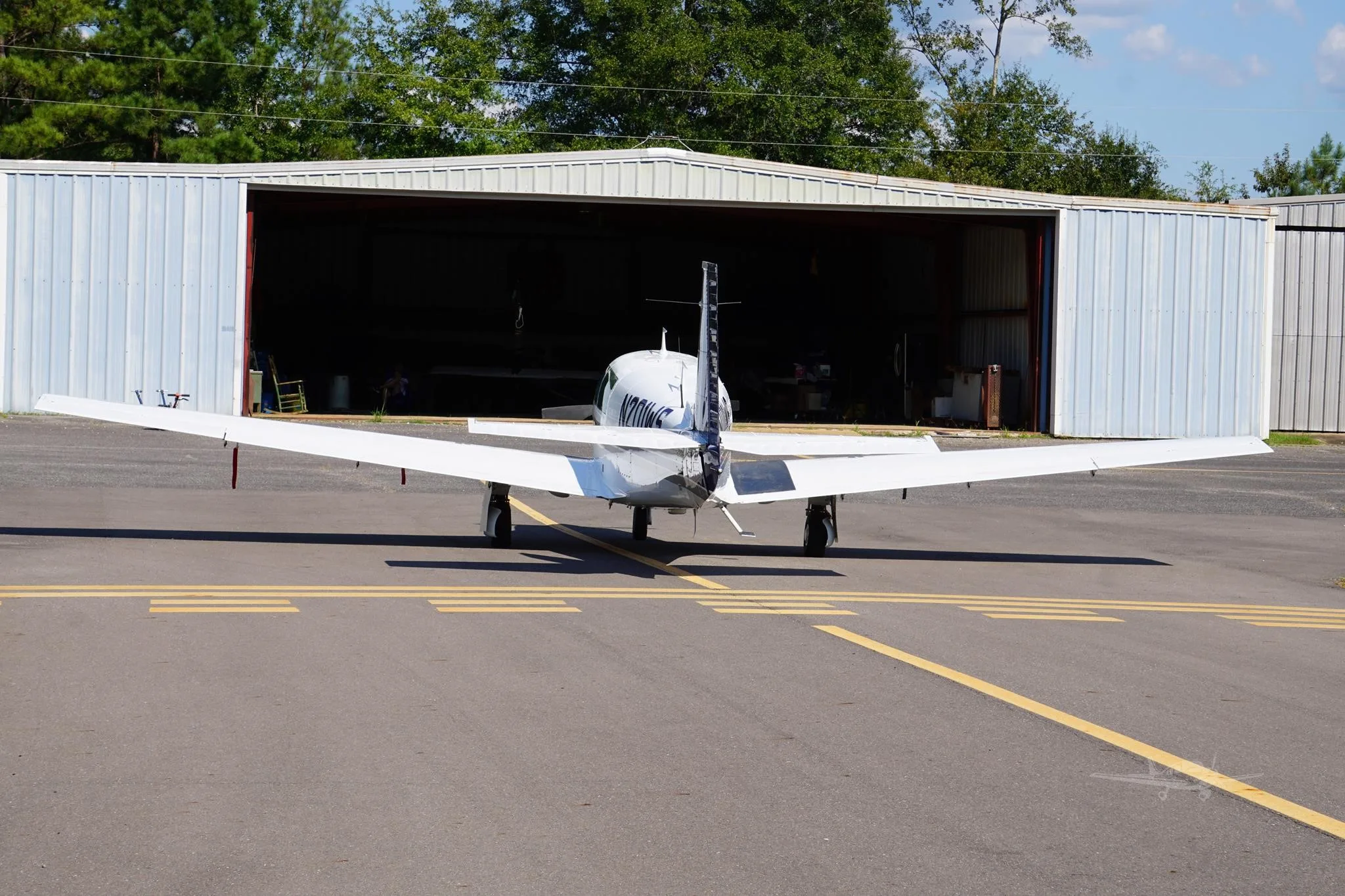 Exterior view of a 1977 MOONEY M20J 201, N201WS.