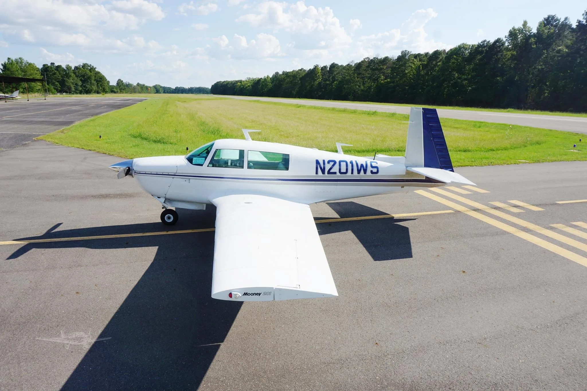 Exterior view of a 1977 MOONEY M20J 201, N201WS.
