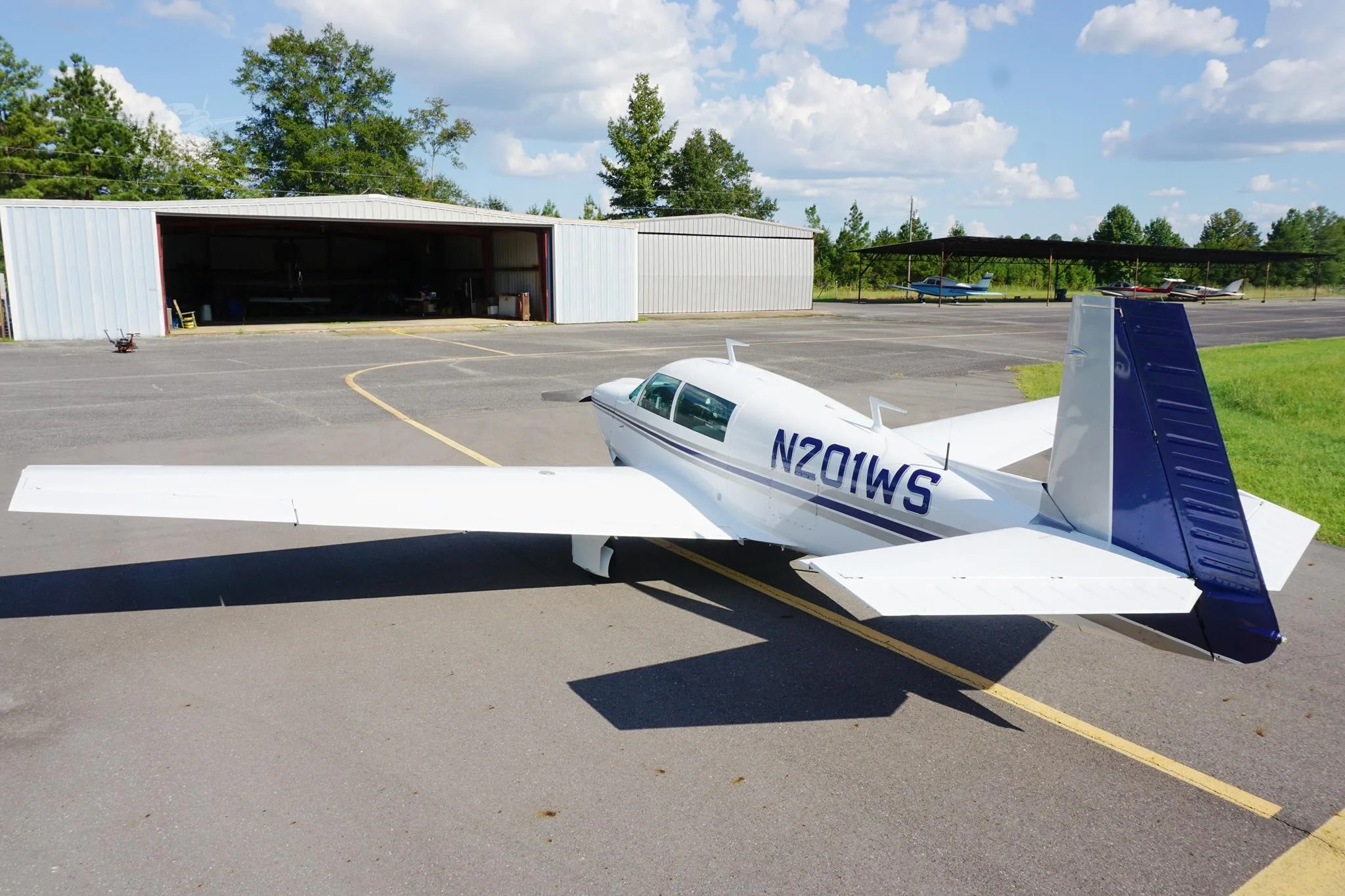 Exterior view of a 1977 MOONEY M20J 201, N201WS.