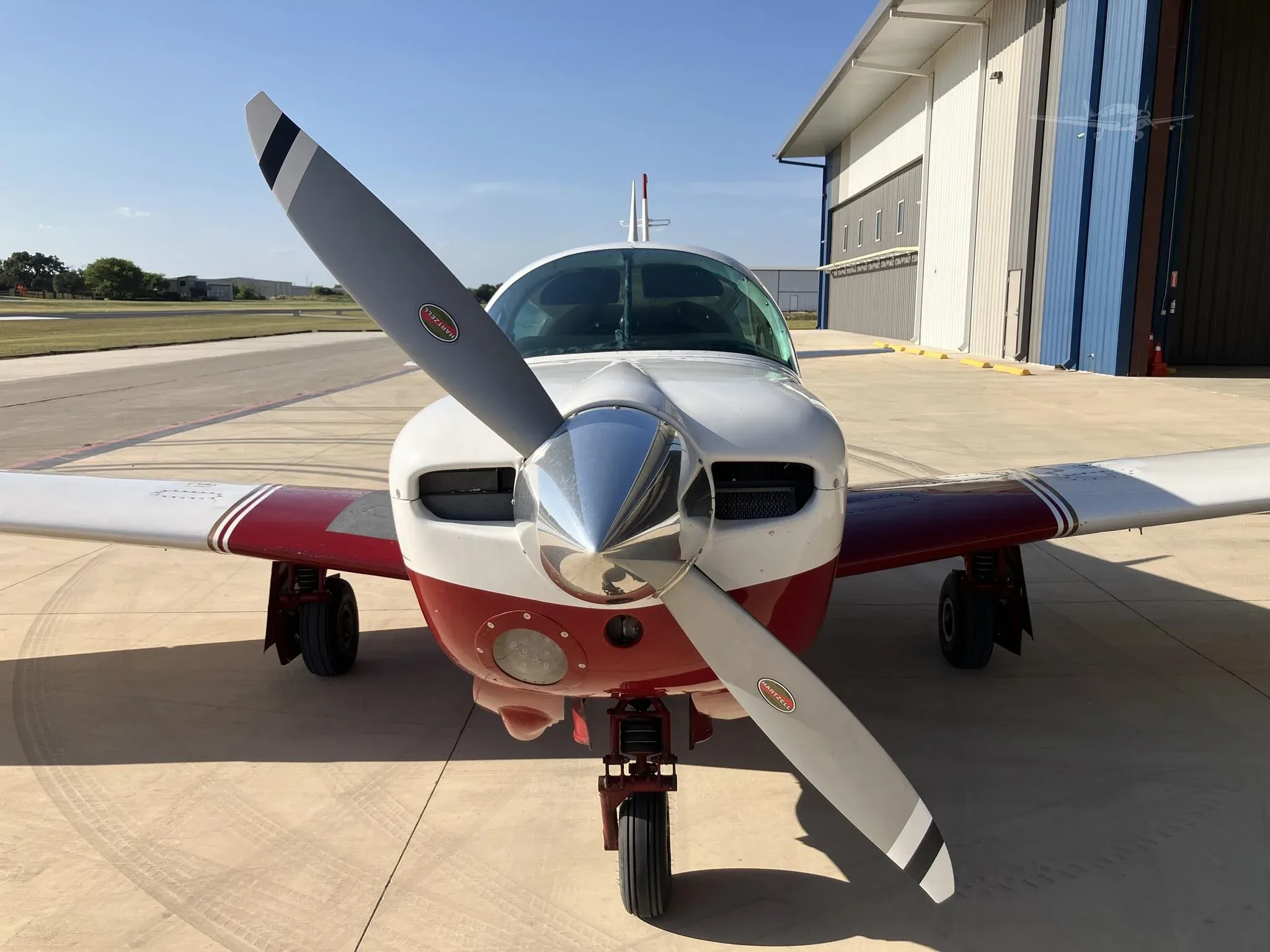 Exterior view of a 1979 MOONEY M20J 201, N4746H.