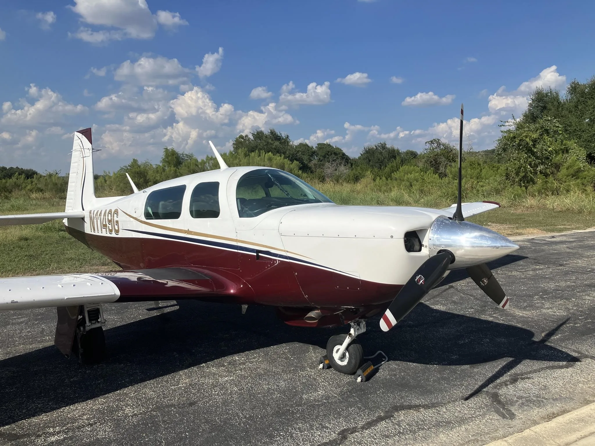 Exterior view of a 1981 MOONEY M20K 305 ROCKET, N1149G.