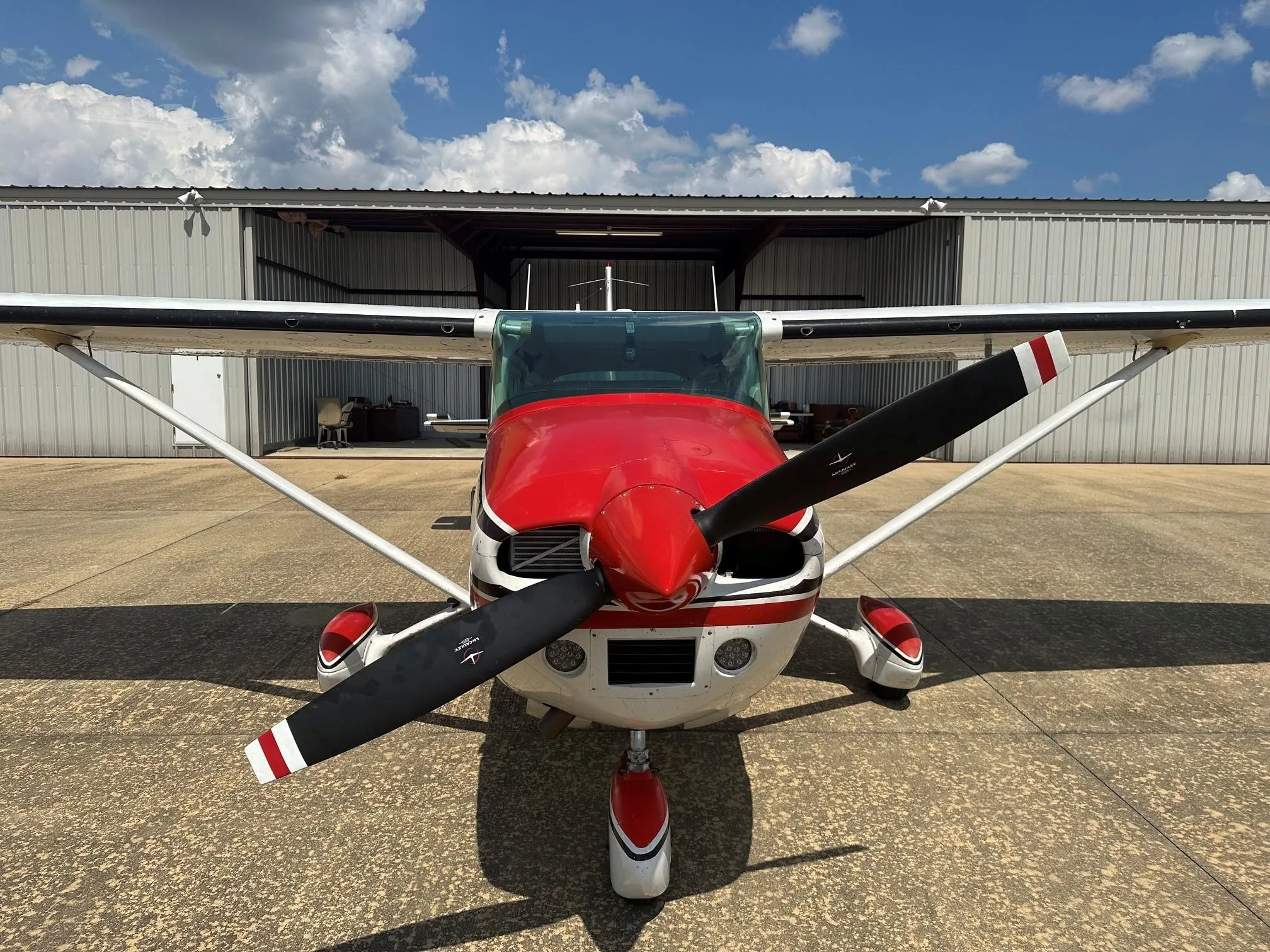 Exterior view of a 1981 CESSNA 182R SKYLANE, N6260N.