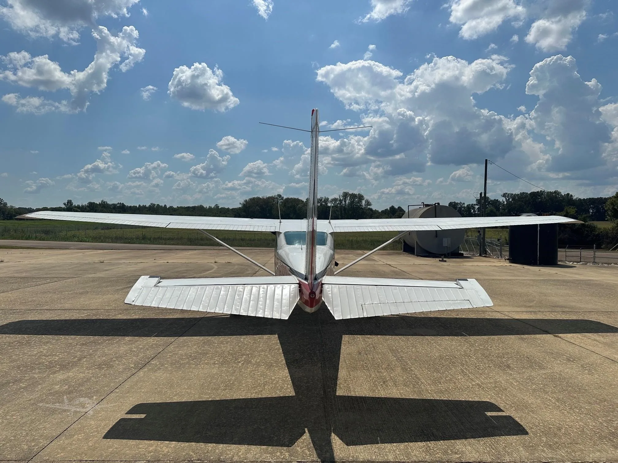 Exterior view of a 1981 CESSNA 182R SKYLANE, N6260N.