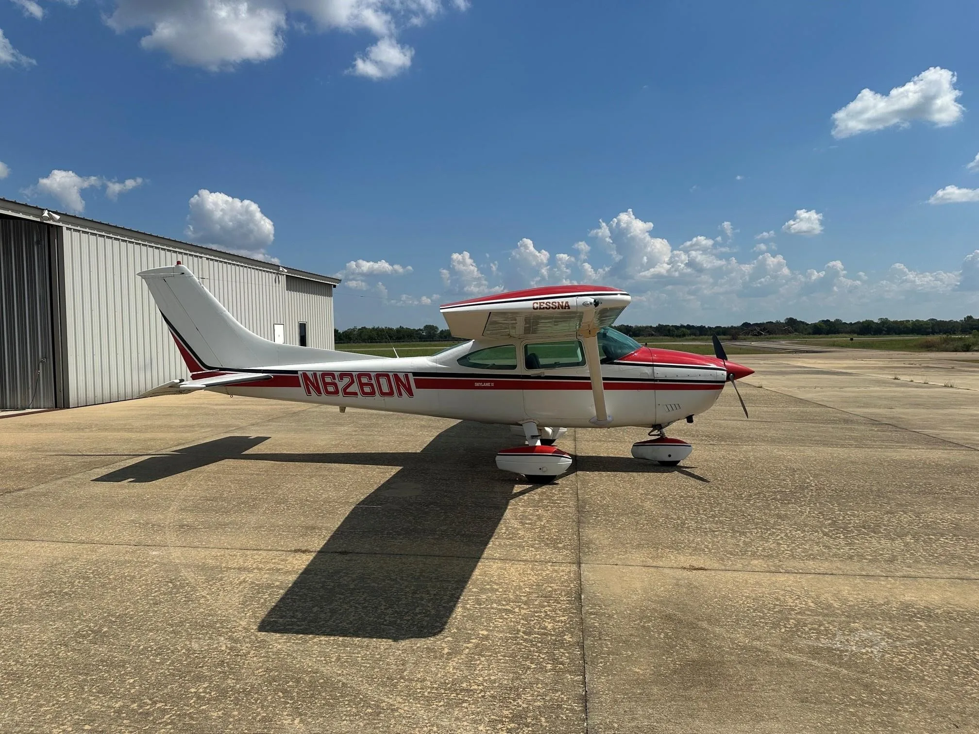 Exterior view of a 1981 CESSNA 182R SKYLANE, N6260N.
