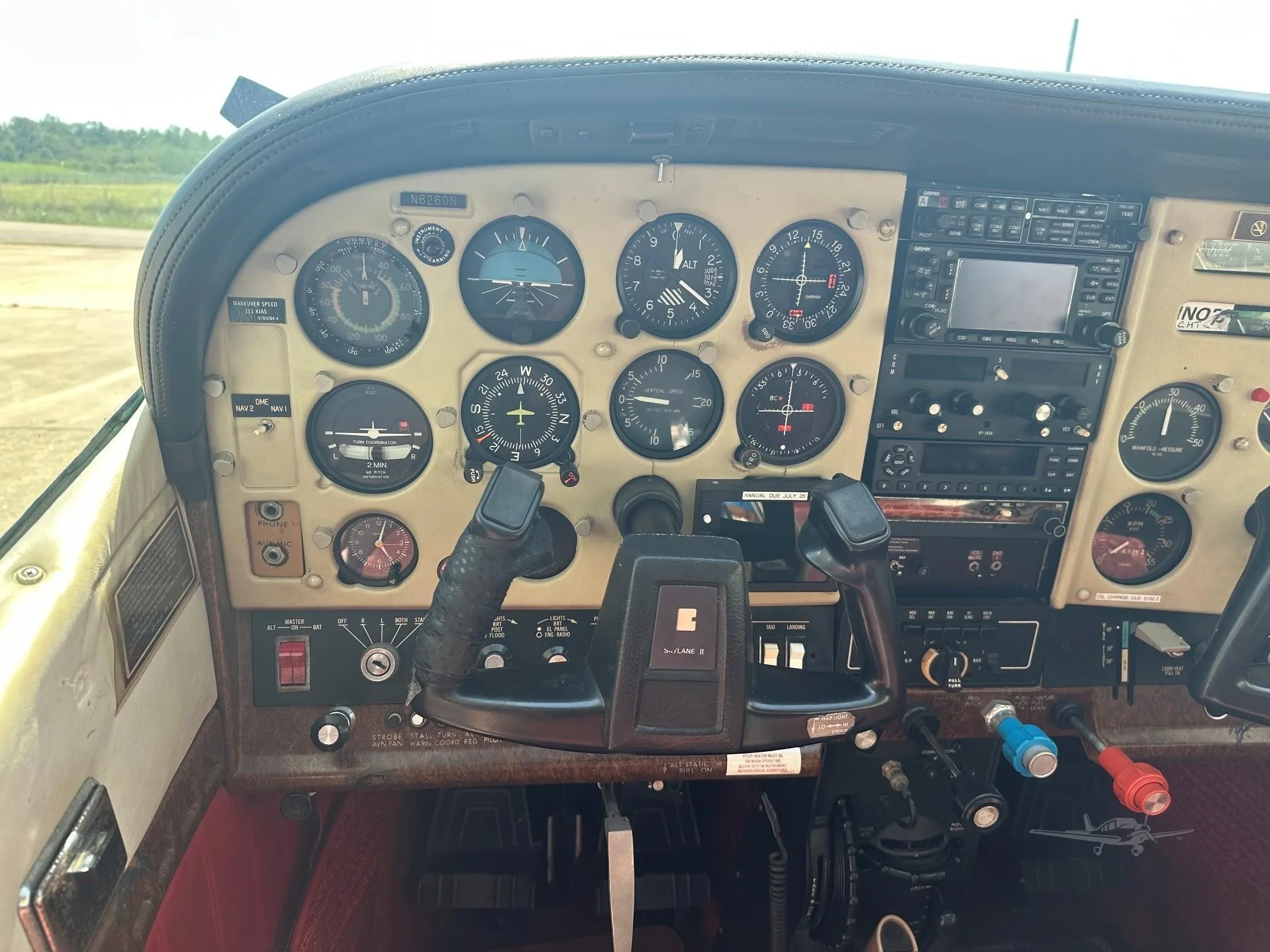 Cockpit and instrument panel of a 1981 CESSNA 182R SKYLANE.