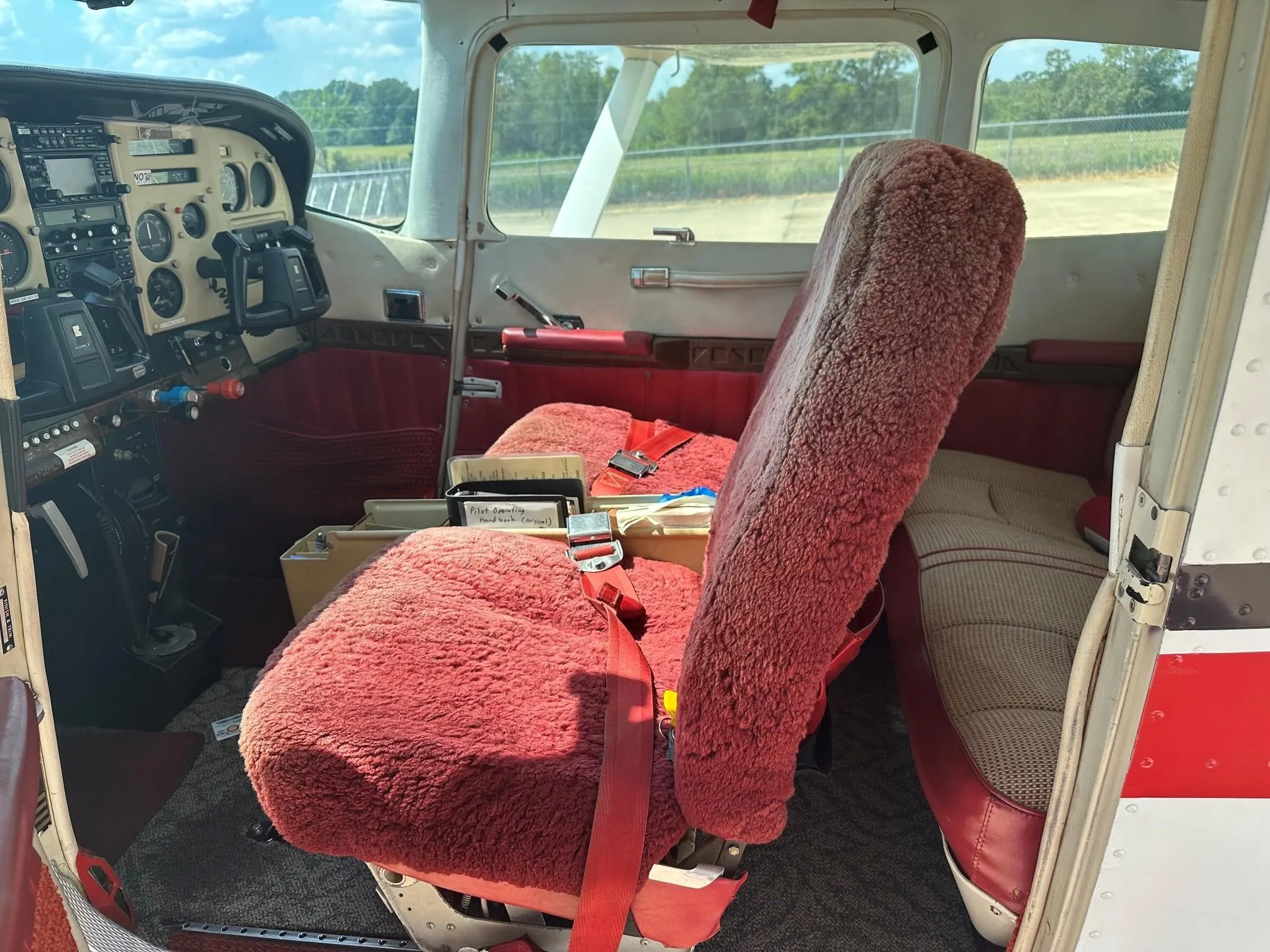 Cabin interior of a 1981 CESSNA 182R SKYLANE.