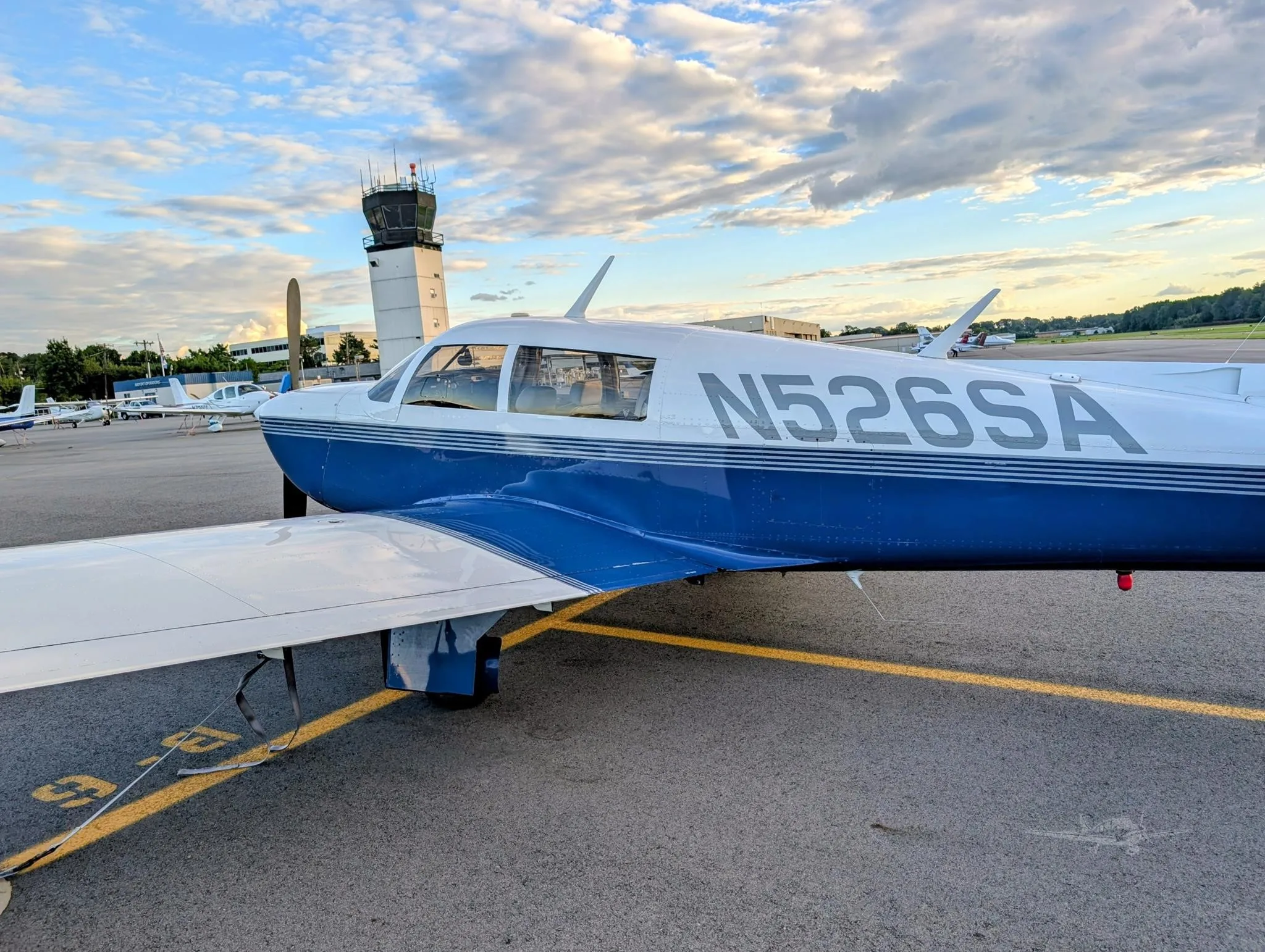 Exterior view of a 1984 MOONEY M20J 201, N526SA.