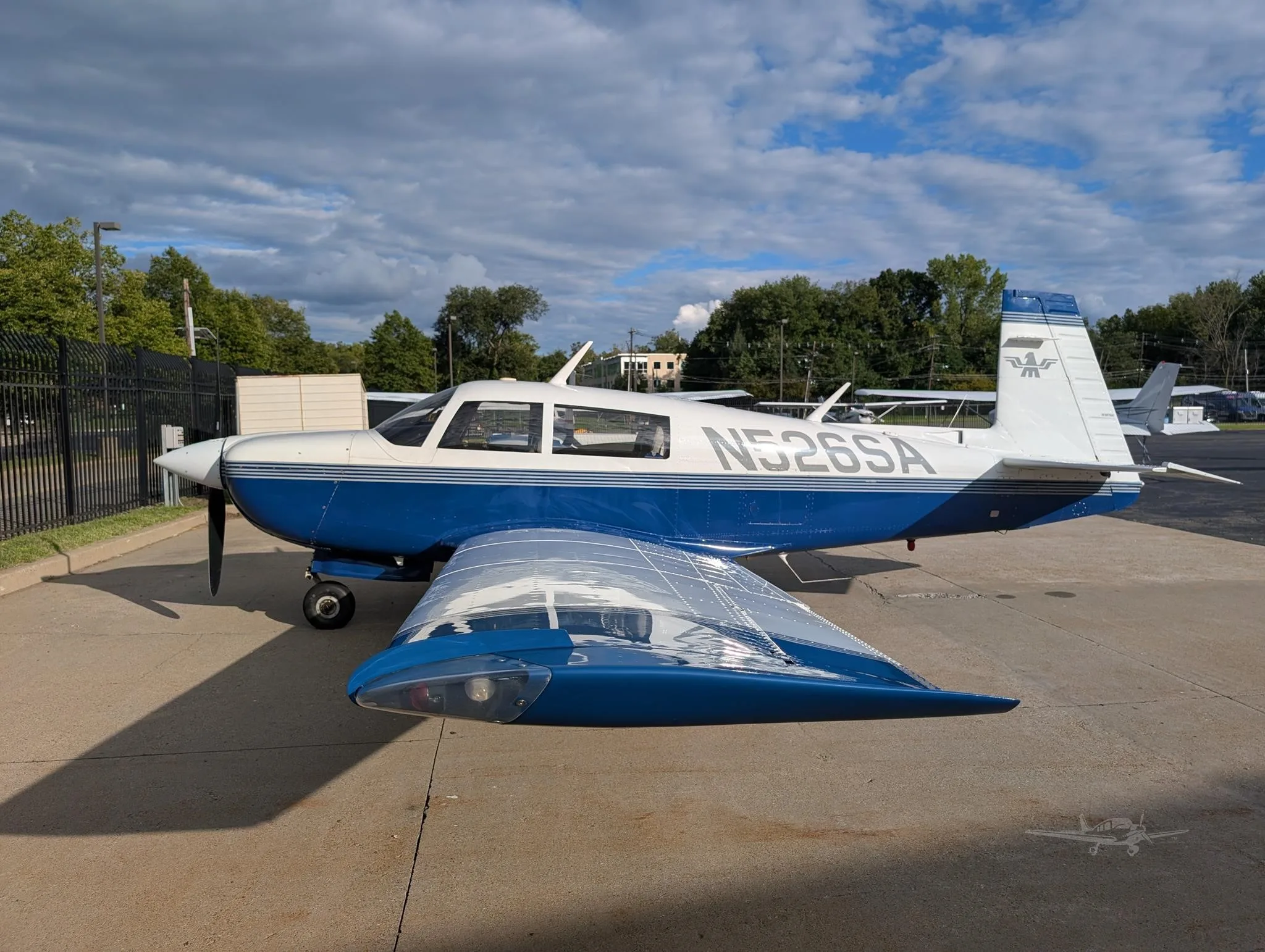 Exterior view of a 1984 MOONEY M20J 201, N526SA.