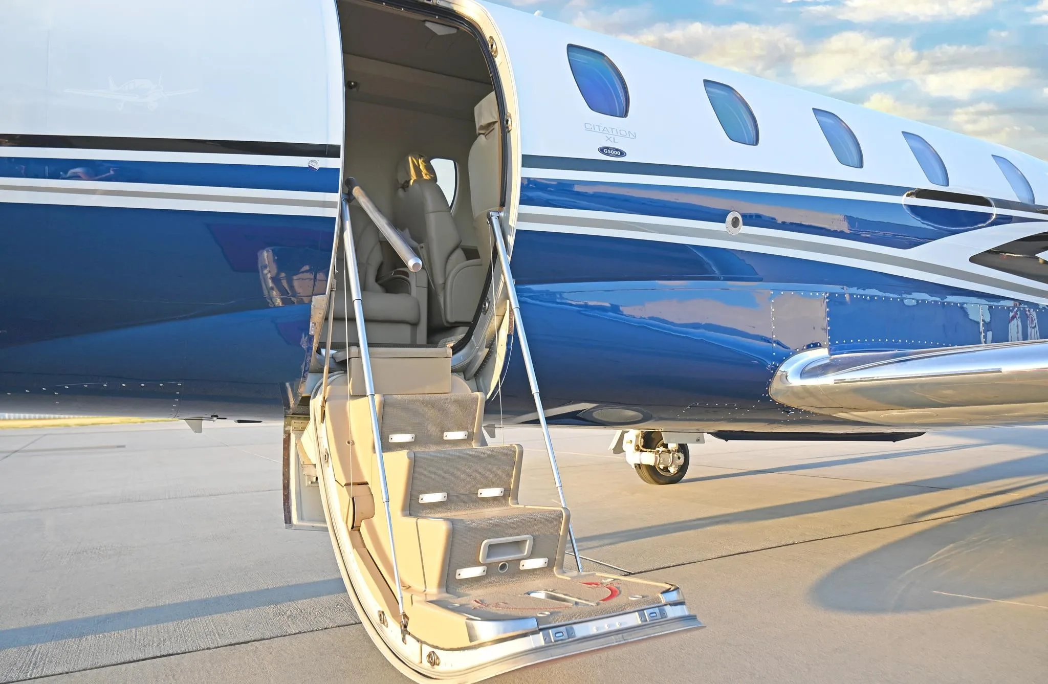 Cockpit and instrument panel of a 2001 CESSNA CITATION EXCEL.