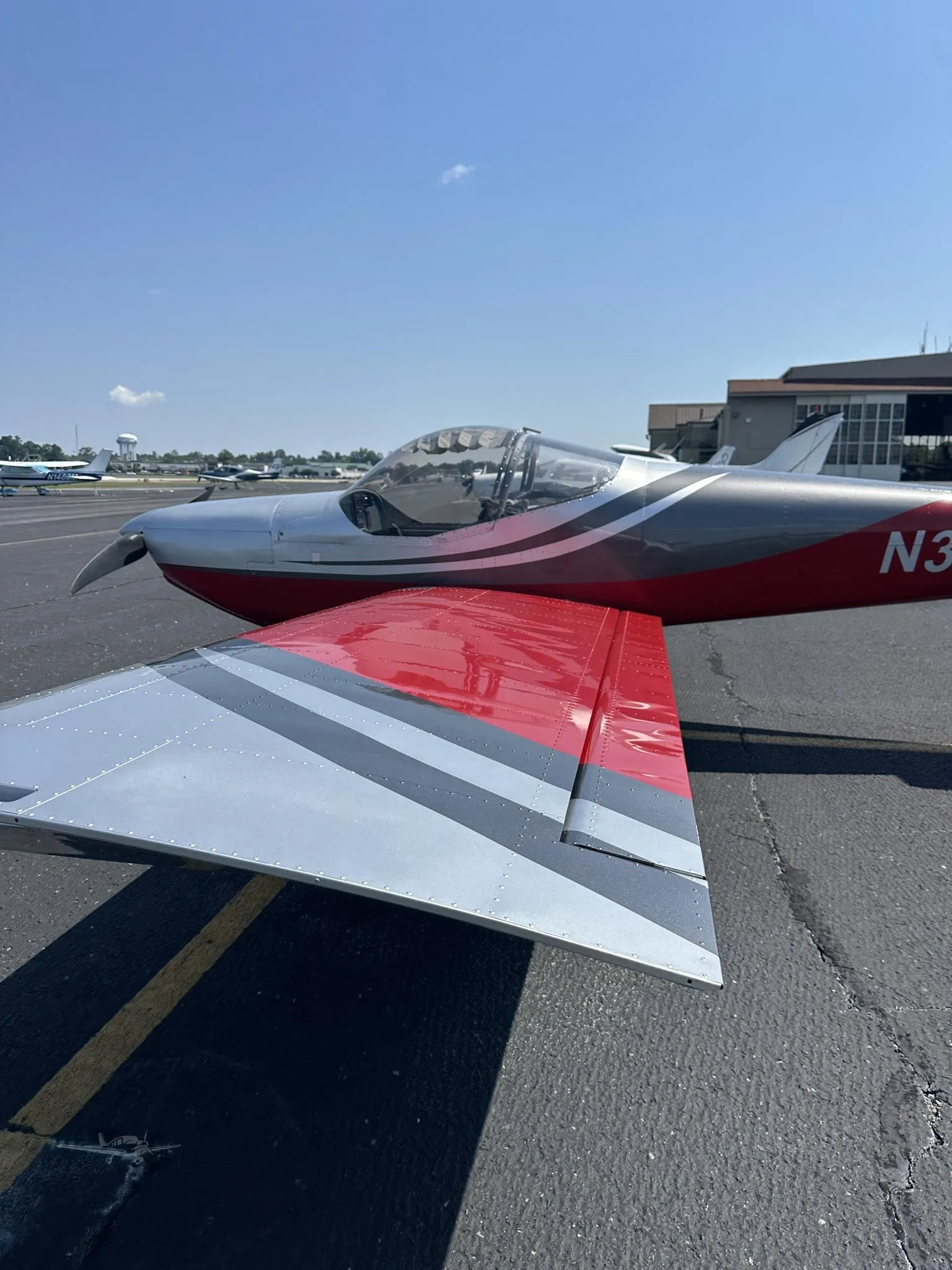 Exterior view of a 2019 VANS RV-12, N350UL.