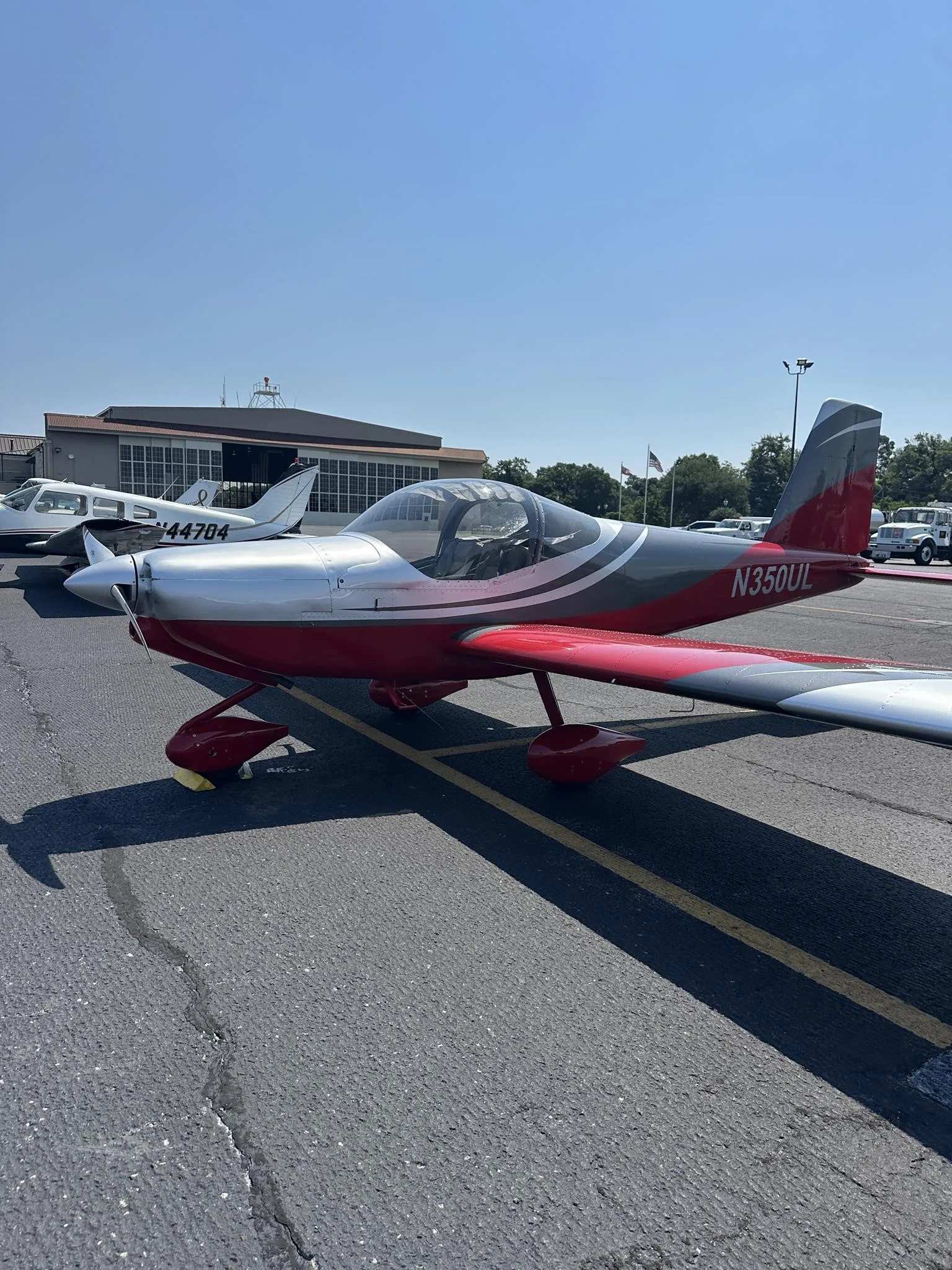 Exterior view of a 2019 VANS RV-12, N350UL.