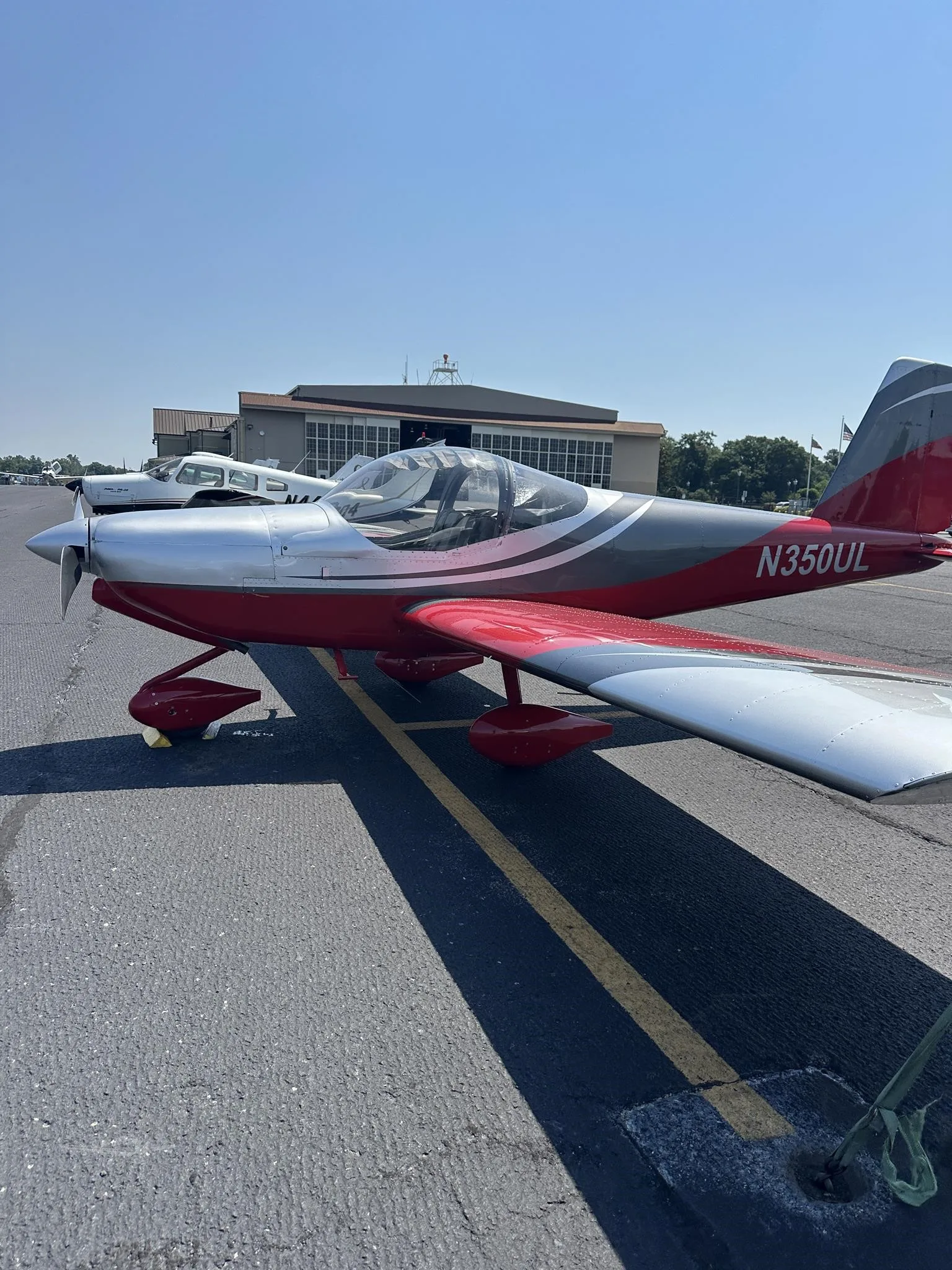 Exterior view of a 2019 VANS RV-12, N350UL.
