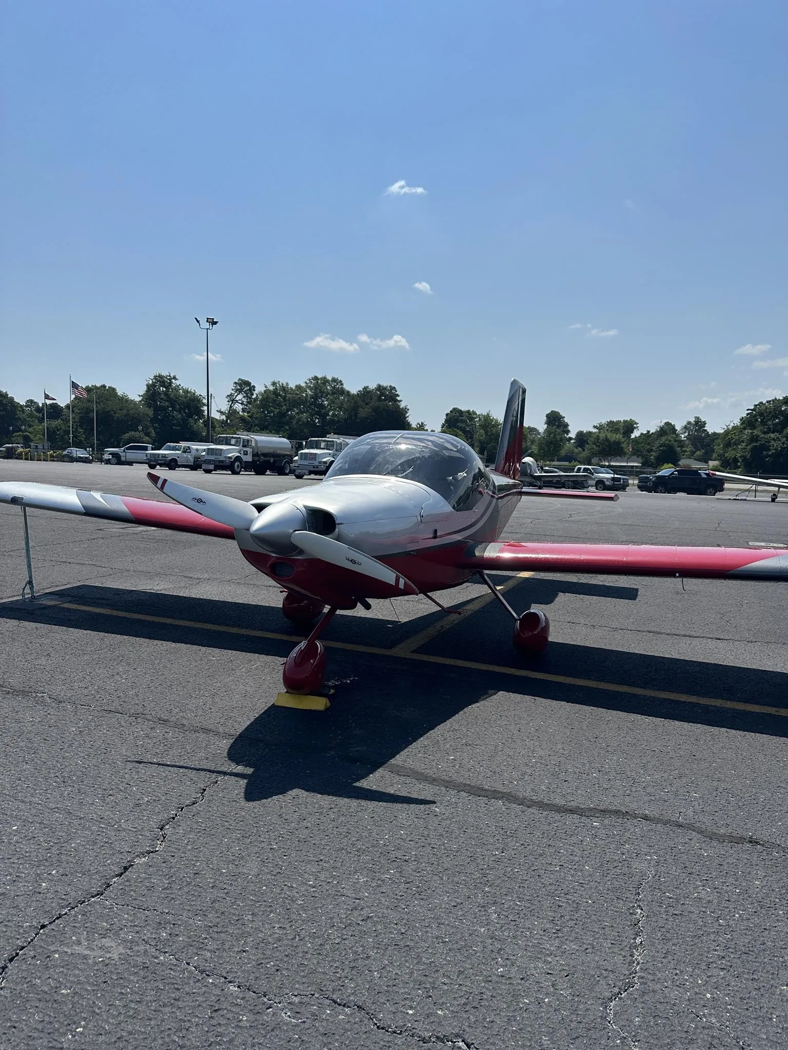 Exterior view of a 2019 VANS RV-12, N350UL.