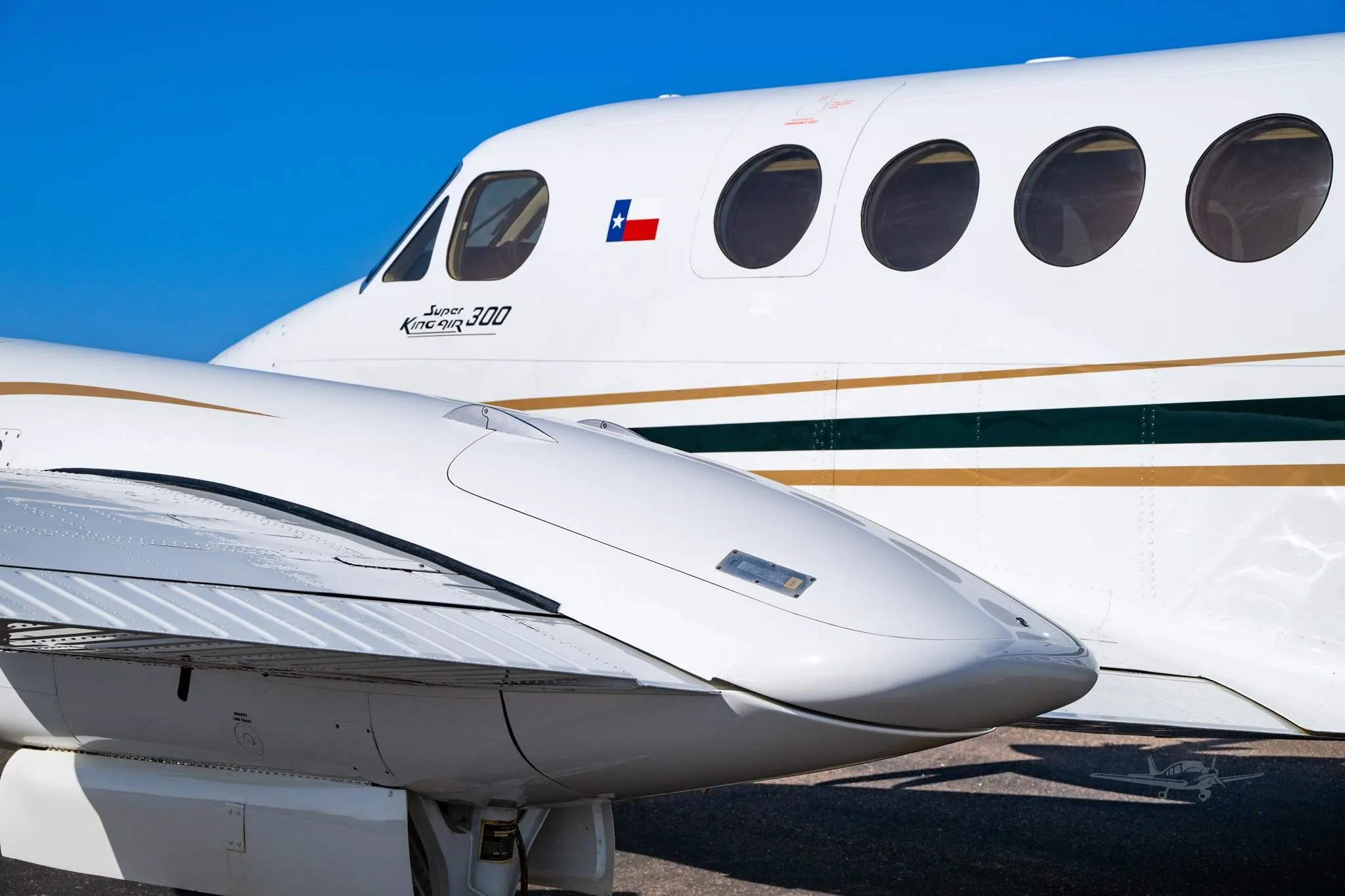 Exterior view of a 1984 BEECHCRAFT KING AIR 300, N135MK.