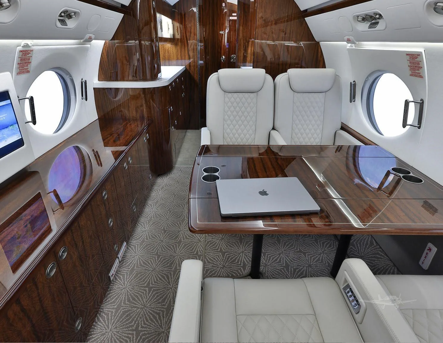 Cabin interior of a 2009 GULFSTREAM G450.
