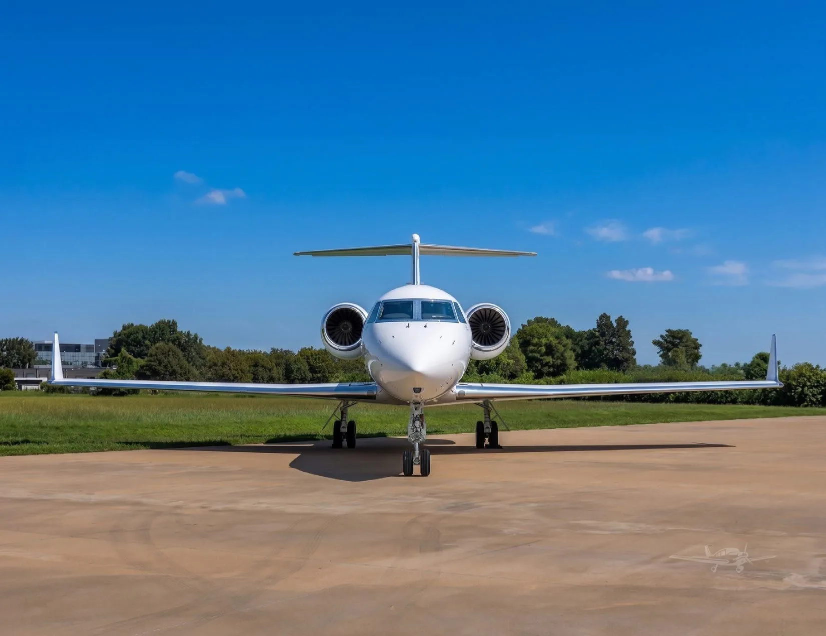 Exterior view of a 2009 GULFSTREAM G450.
