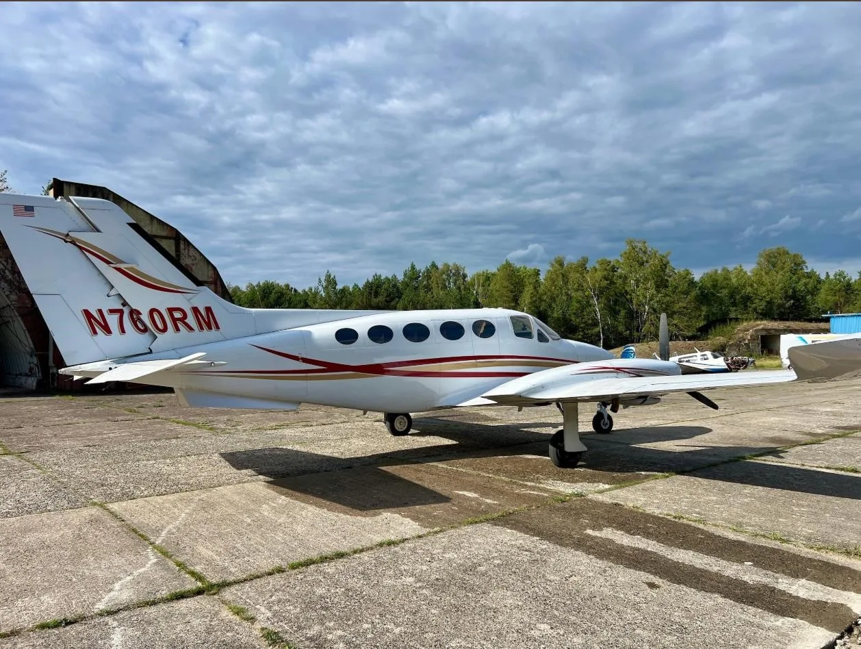 Exterior view of a 1976 CESSNA 414, N760RM.